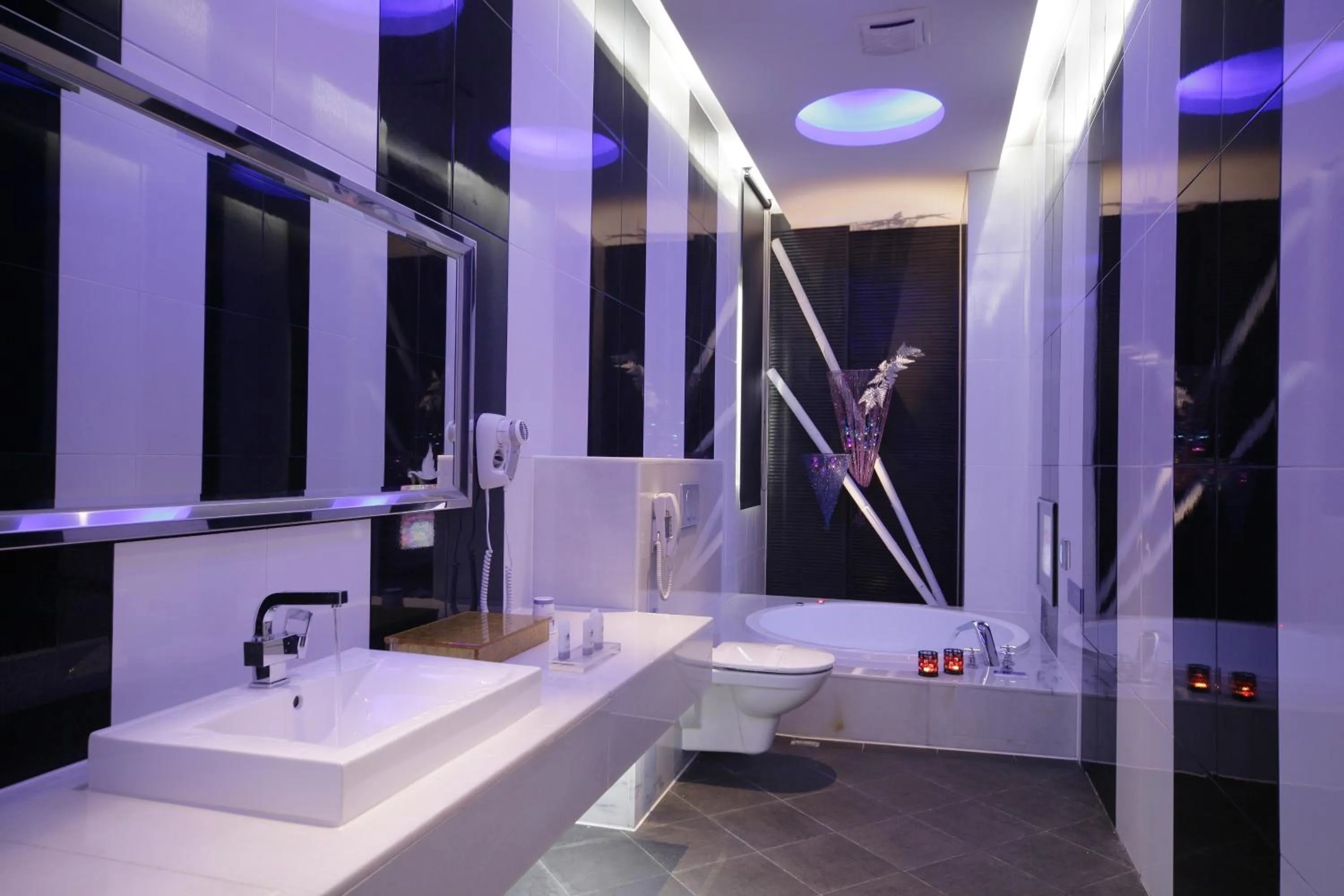 Shower in Dubai Villa Motel