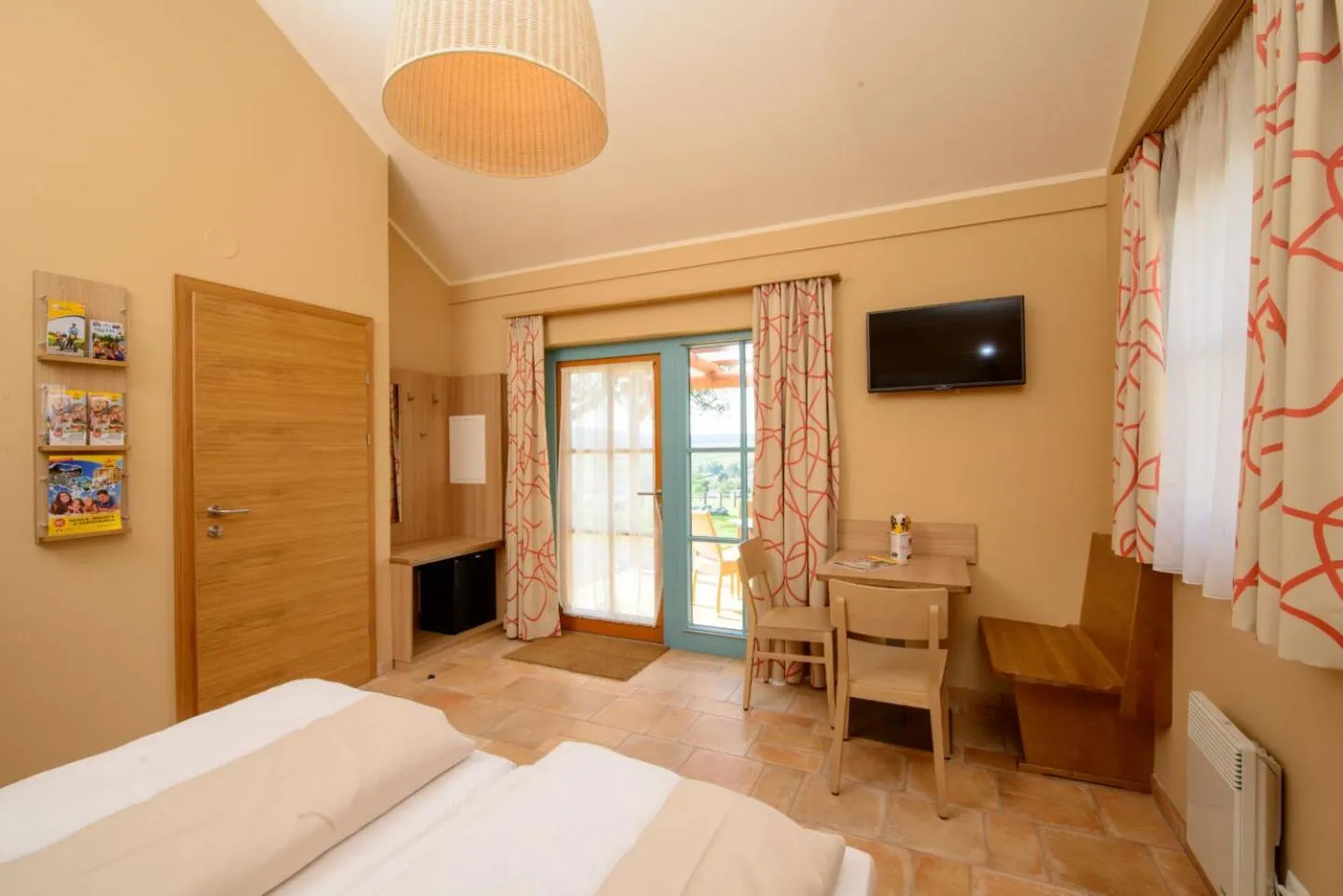 Staff, Bed in JUFA Hotel Neutal