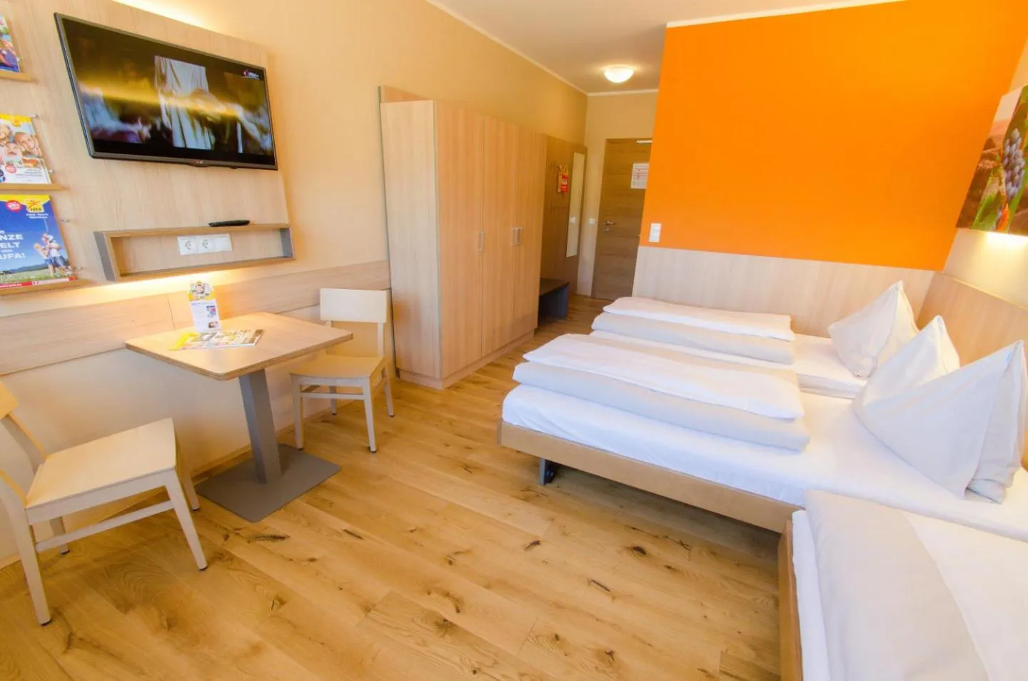 Staff, Bed in JUFA Hotel Neutal