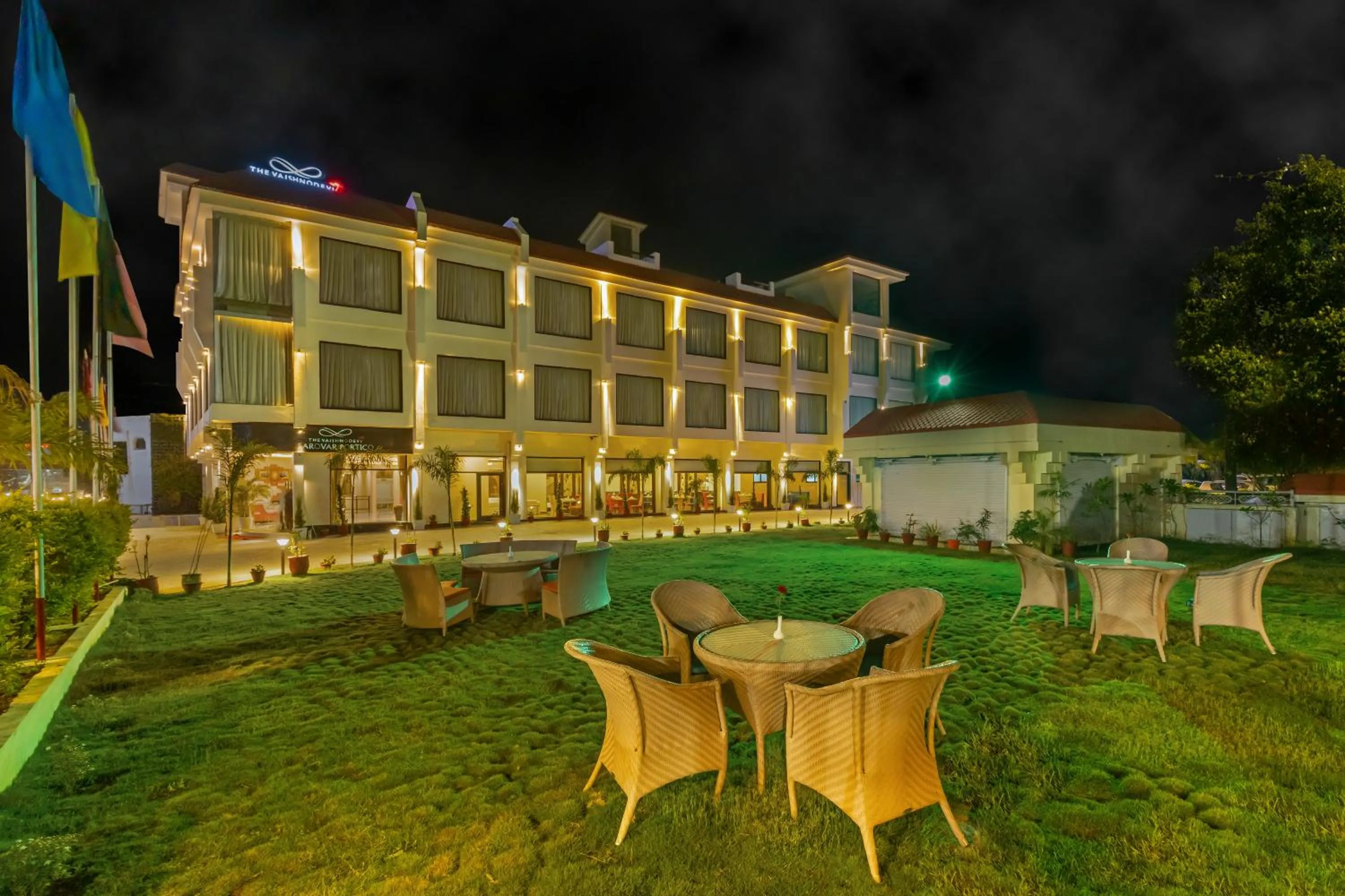 Restaurant/places to eat in The Vaishnodevi Sarovar Portico