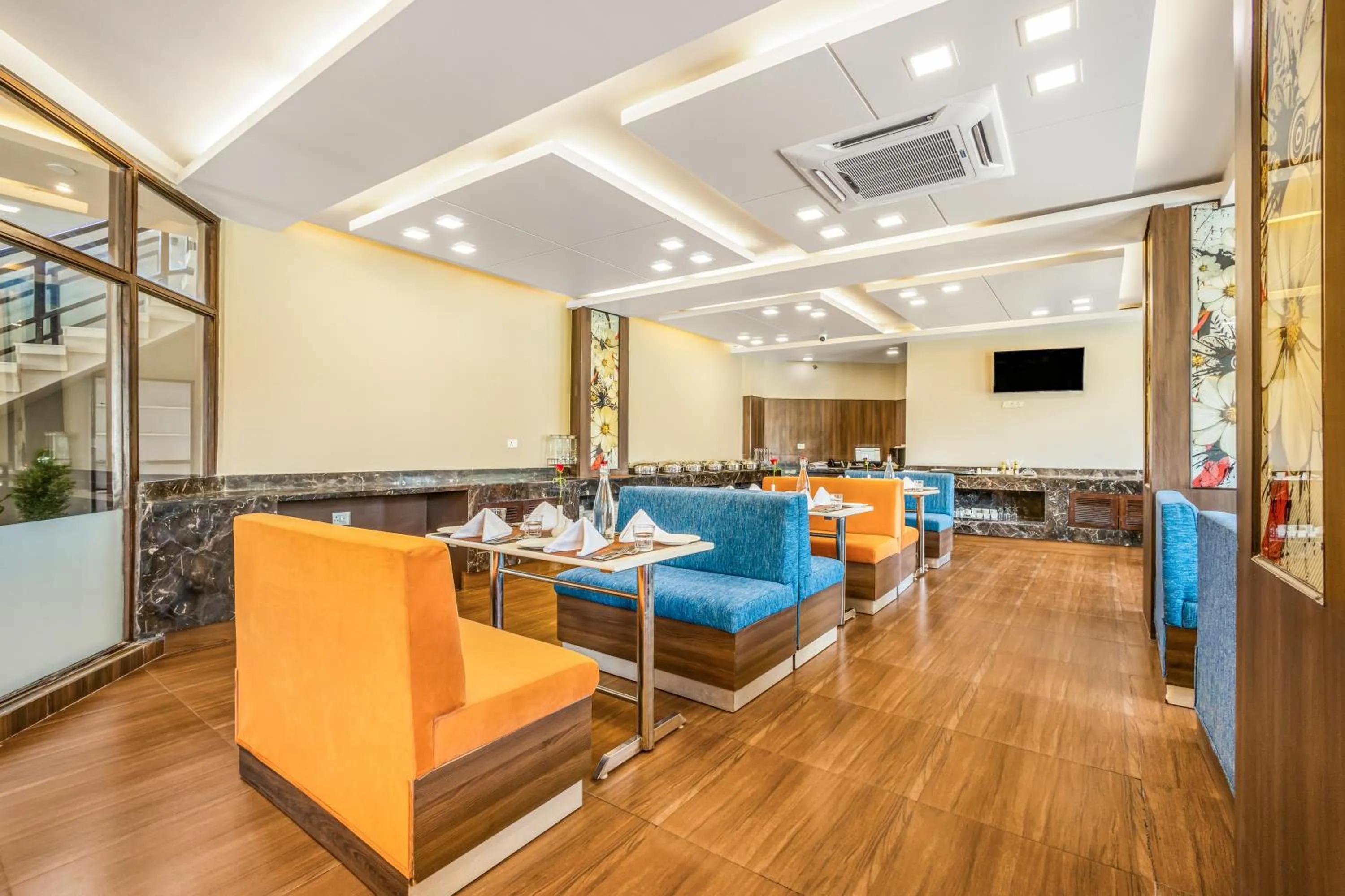 Restaurant/places to eat in The Vaishnodevi Sarovar Portico