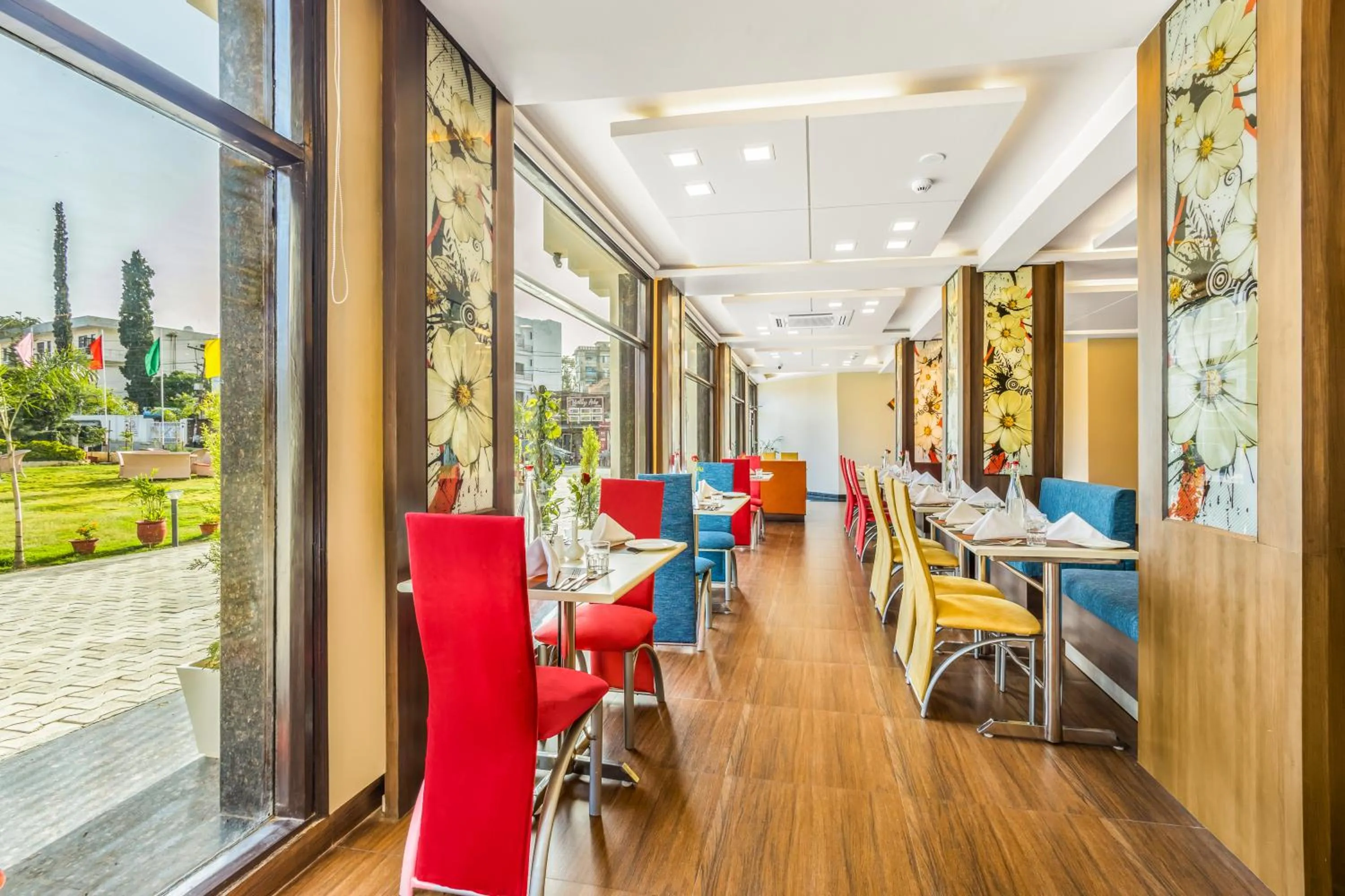 Restaurant/places to eat in The Vaishnodevi Sarovar Portico