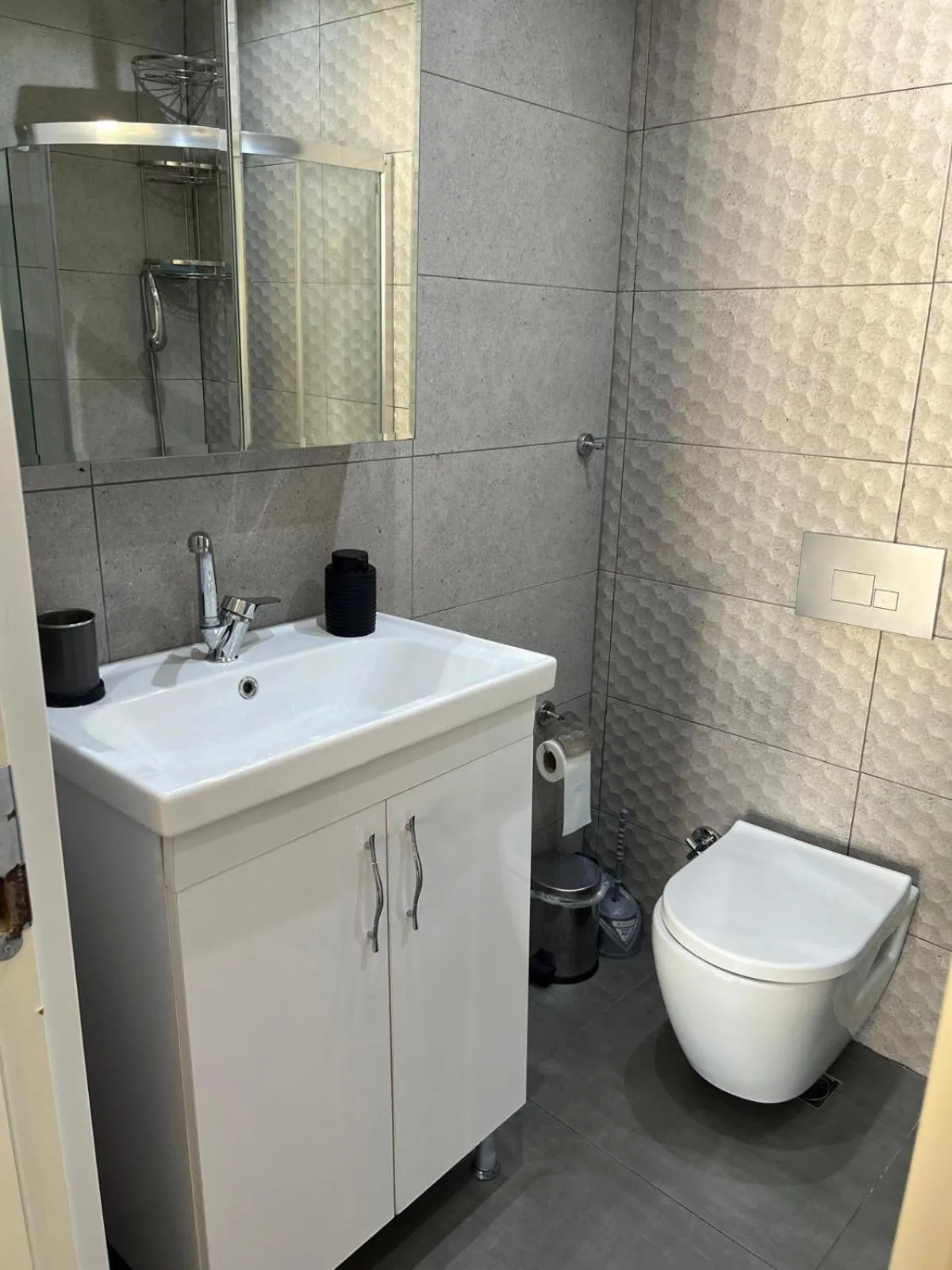 Toilet in Middle Village