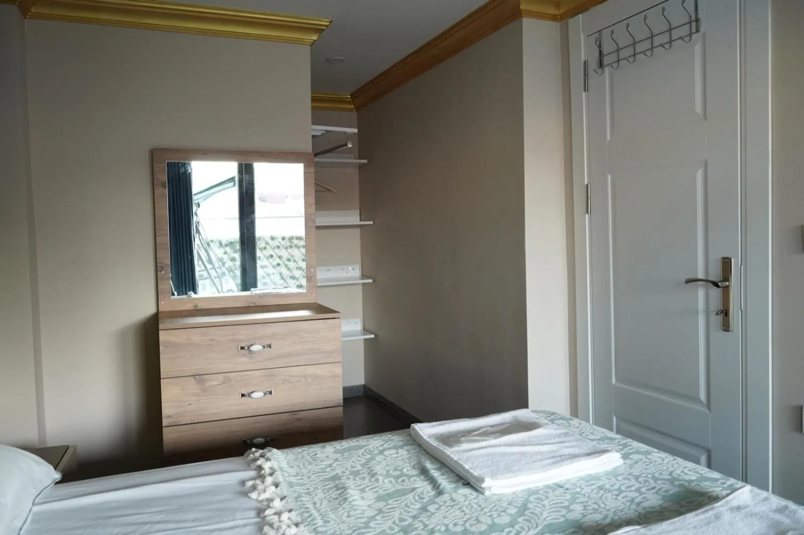 Bedroom, Bed in Middle Village