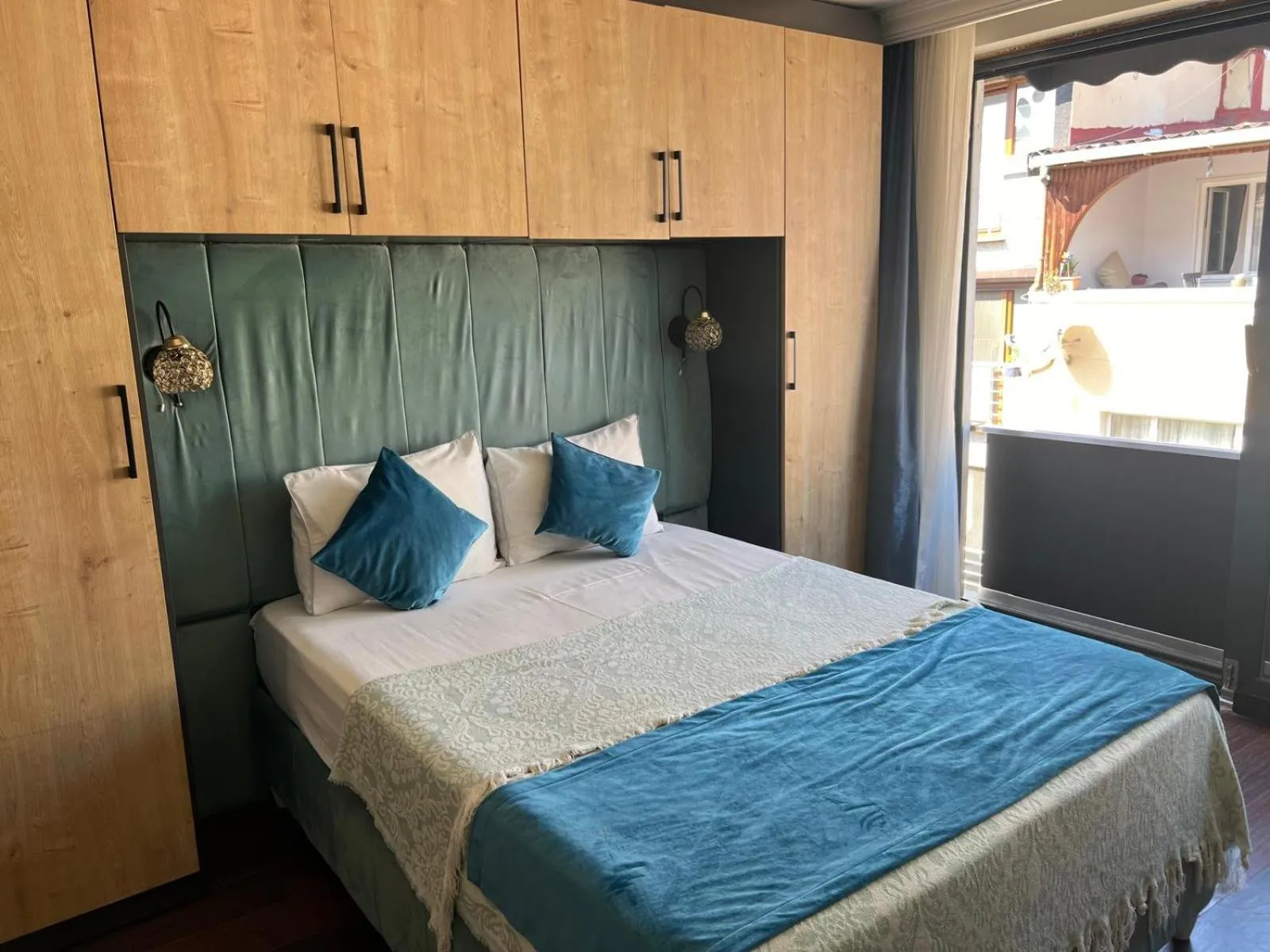 Bedroom, Bed in Middle Village