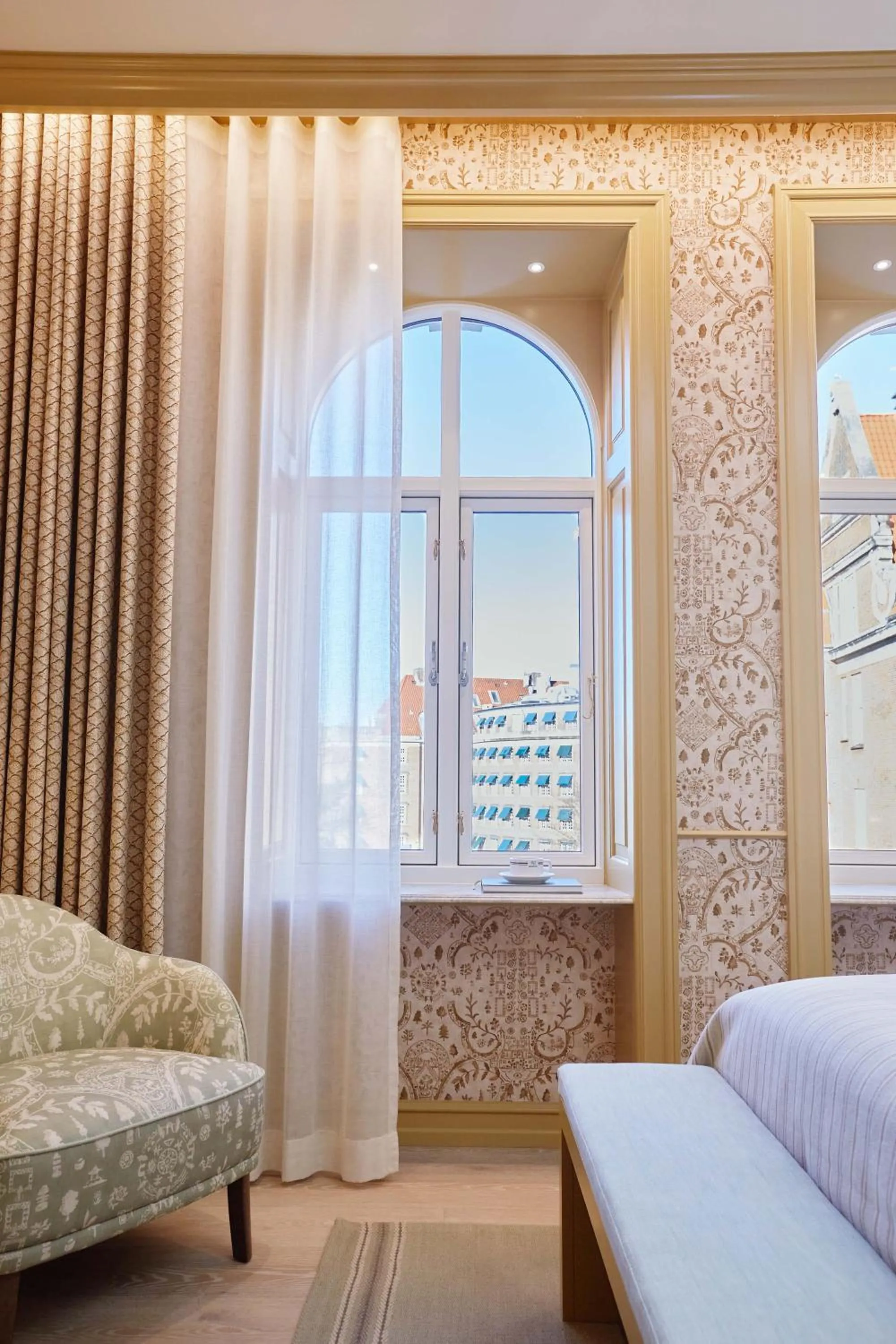 Seating area, Bed in Henriks Hotel