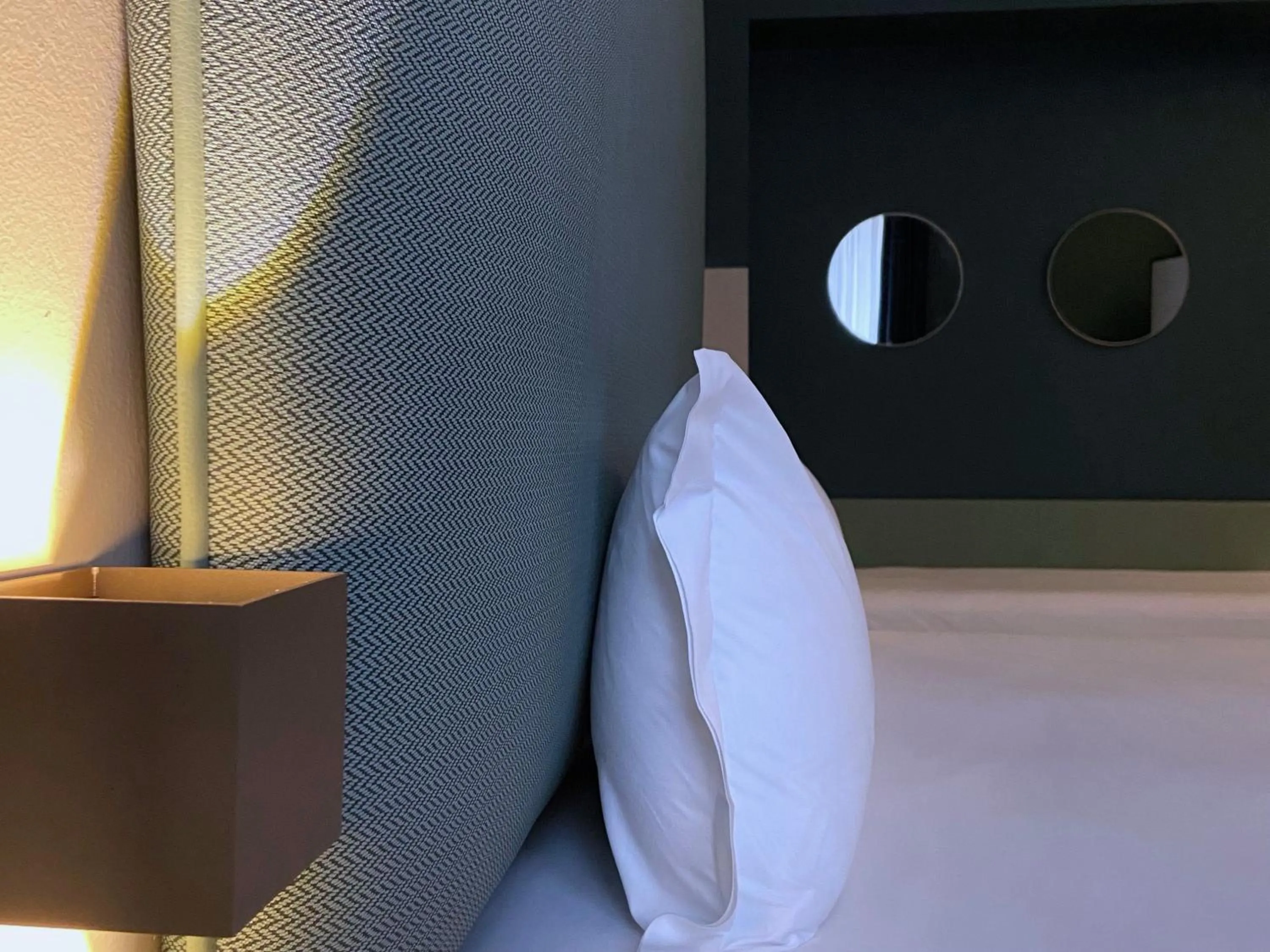 Decorative detail, Bed in AV Hotel Milano