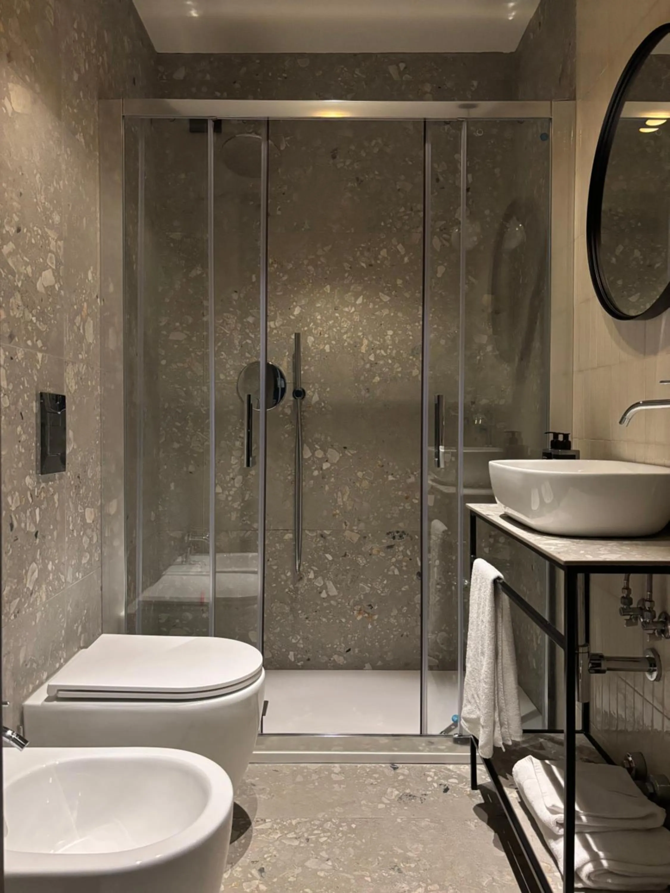 Shower in AV Hotel Milano