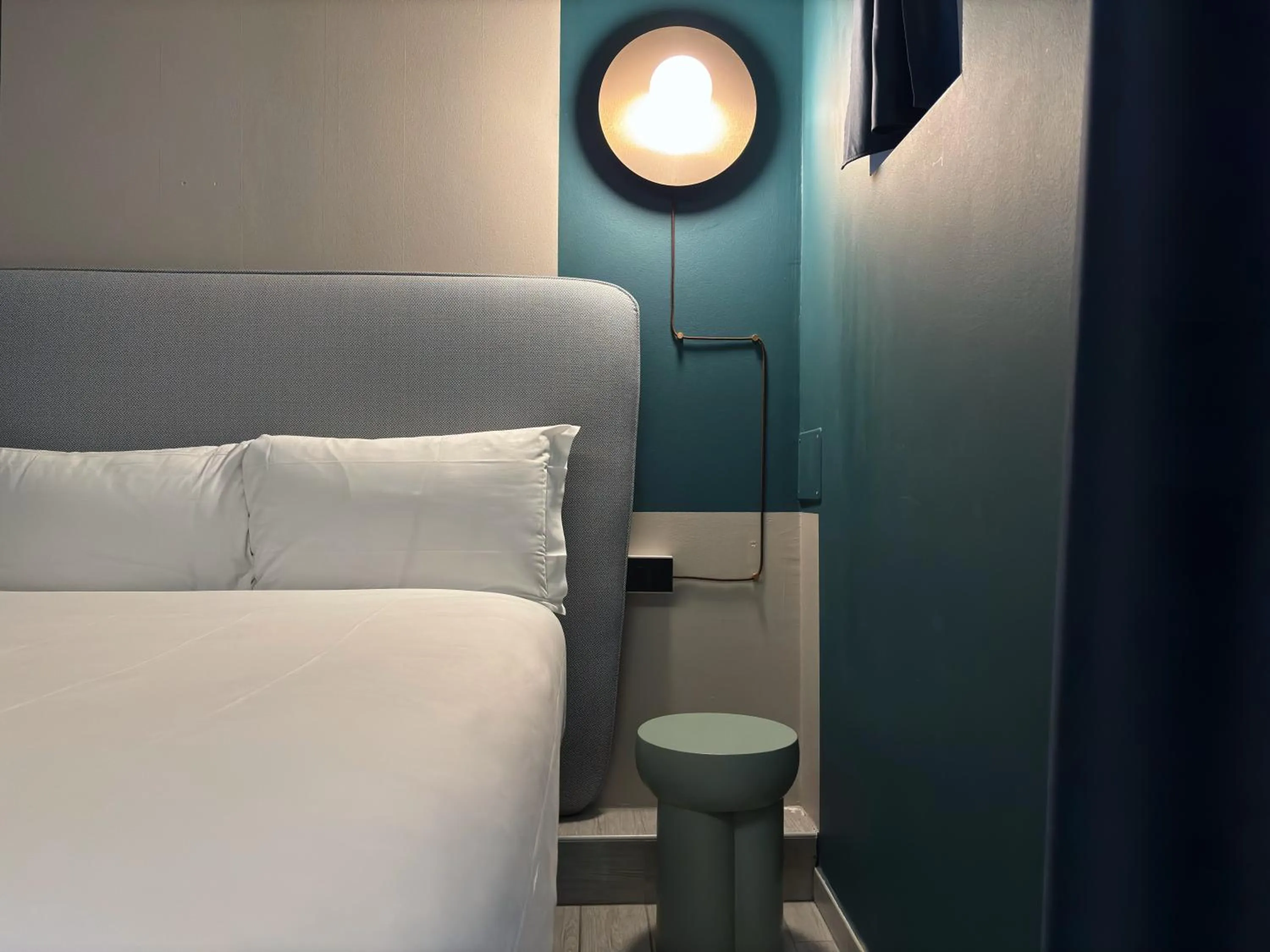 Bed in AV Hotel Milano