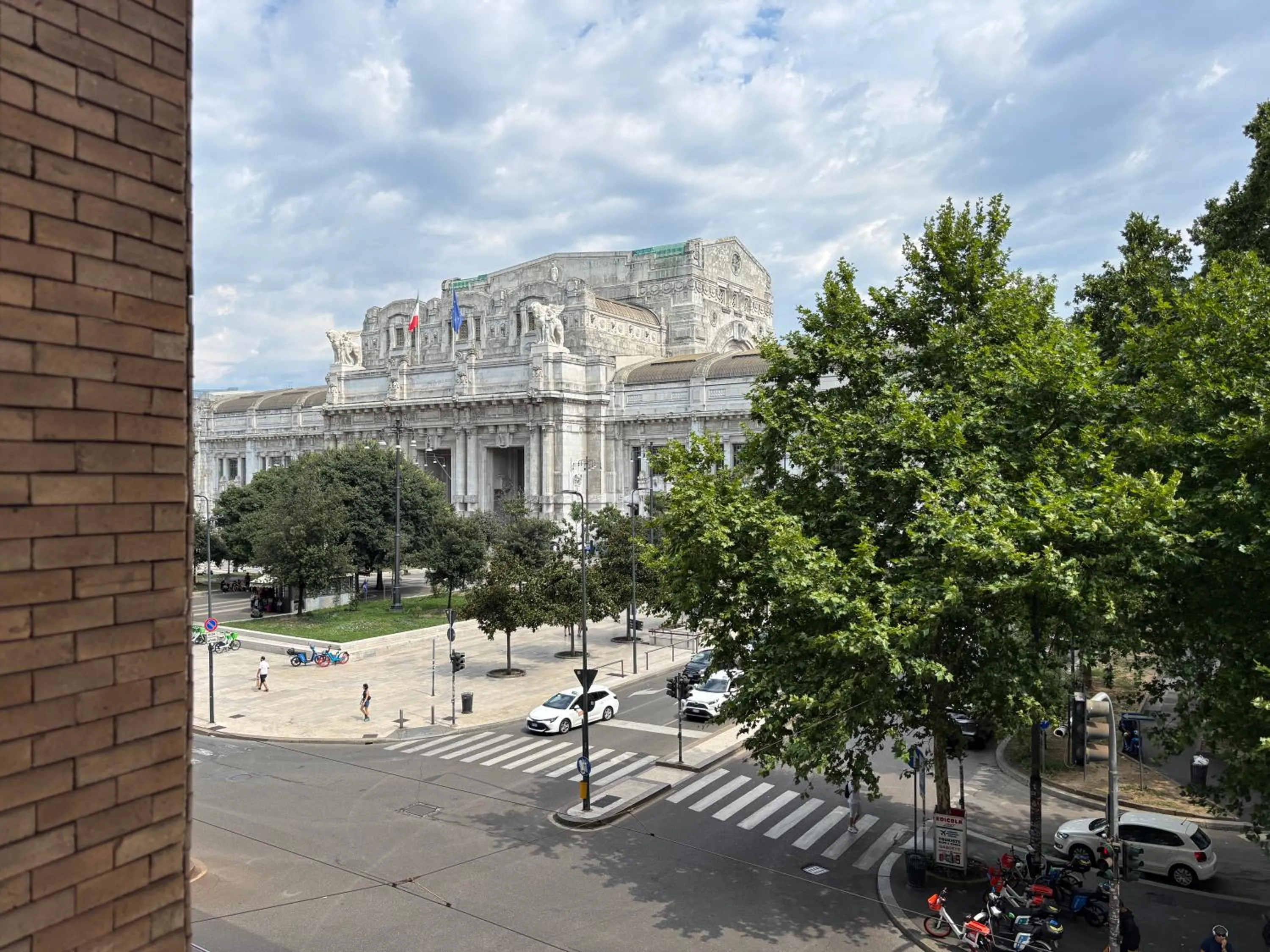 Nearby landmark in AV Hotel Milano