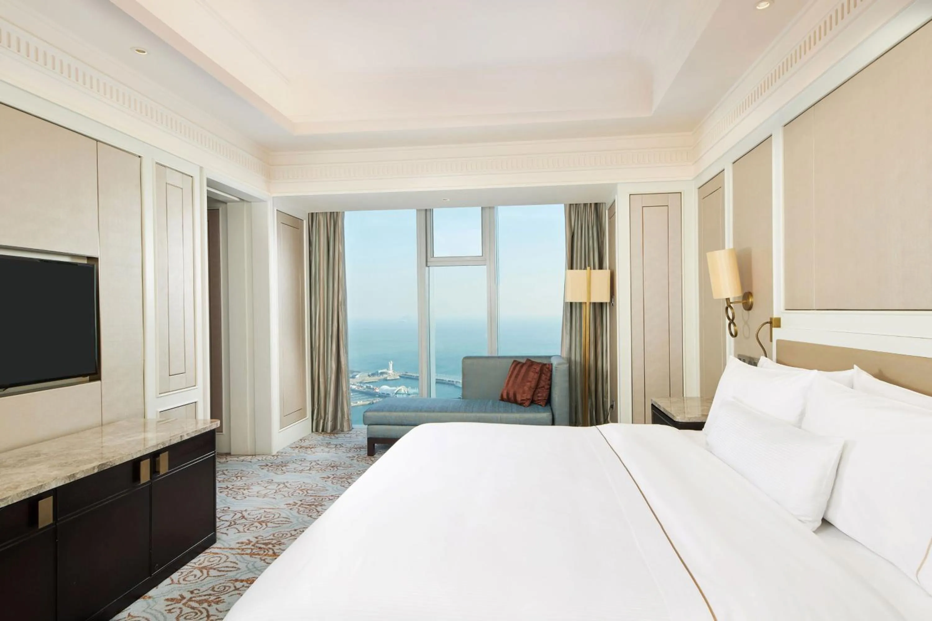 Bedroom, Bed in The Westin Qingdao - Instagrammable