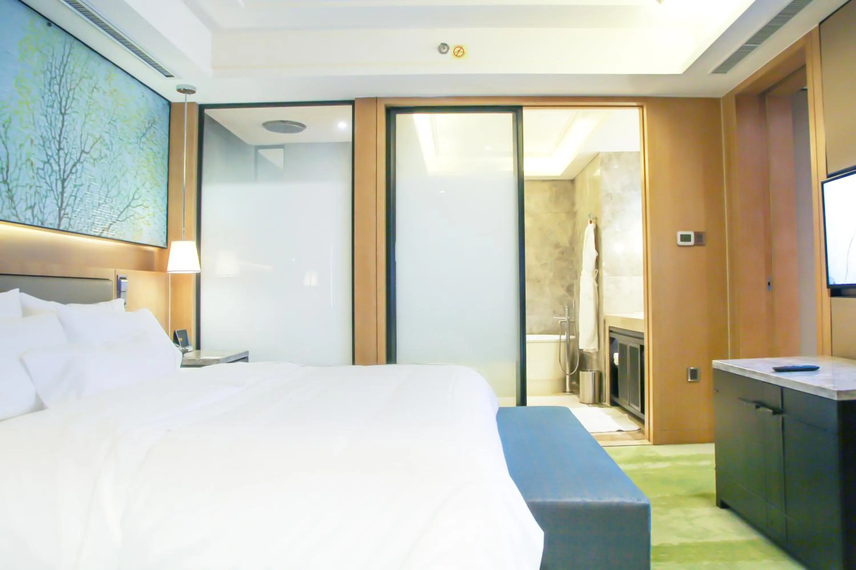 Bed in The Westin Qingdao - Instagrammable