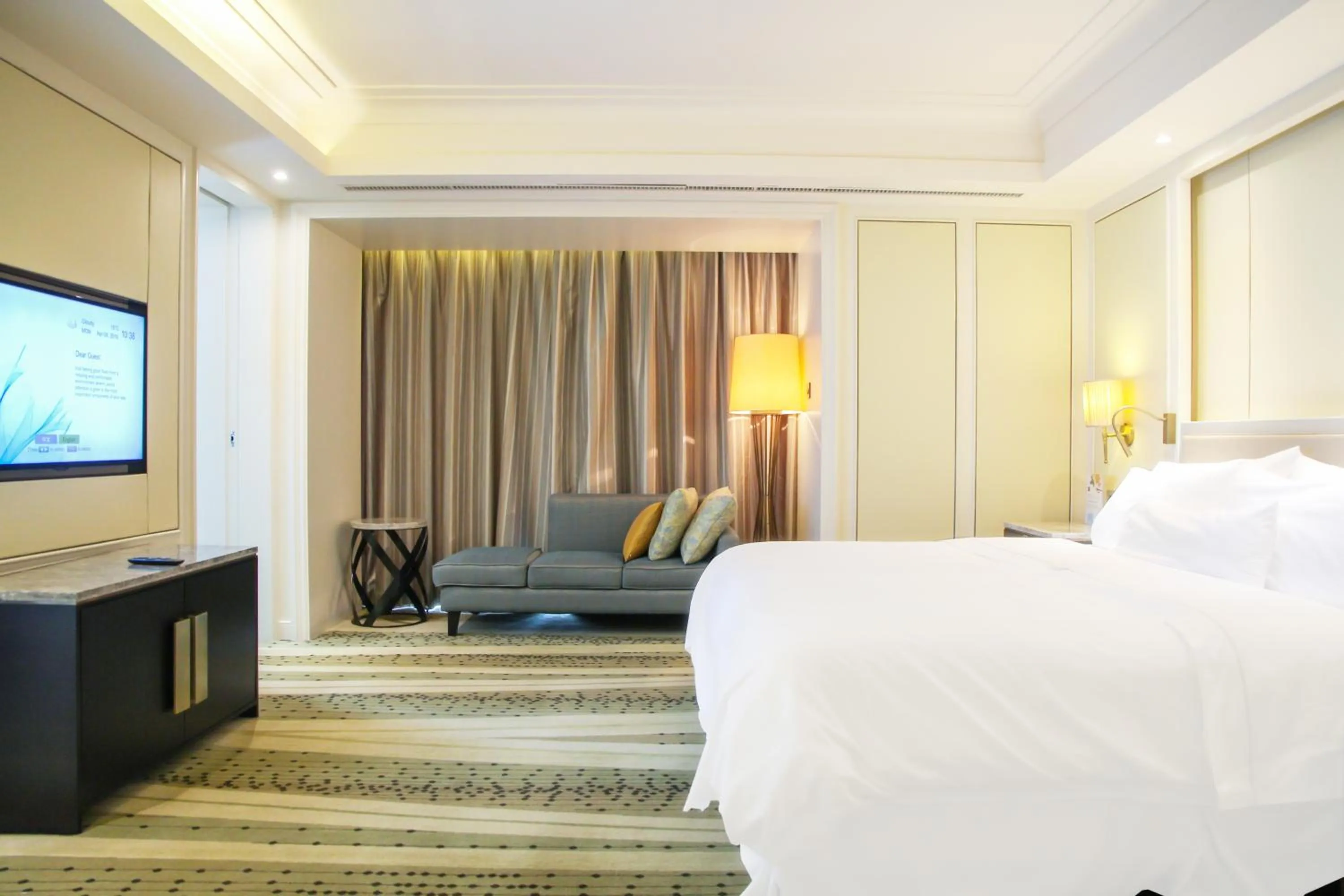 Bed in The Westin Qingdao - Instagrammable