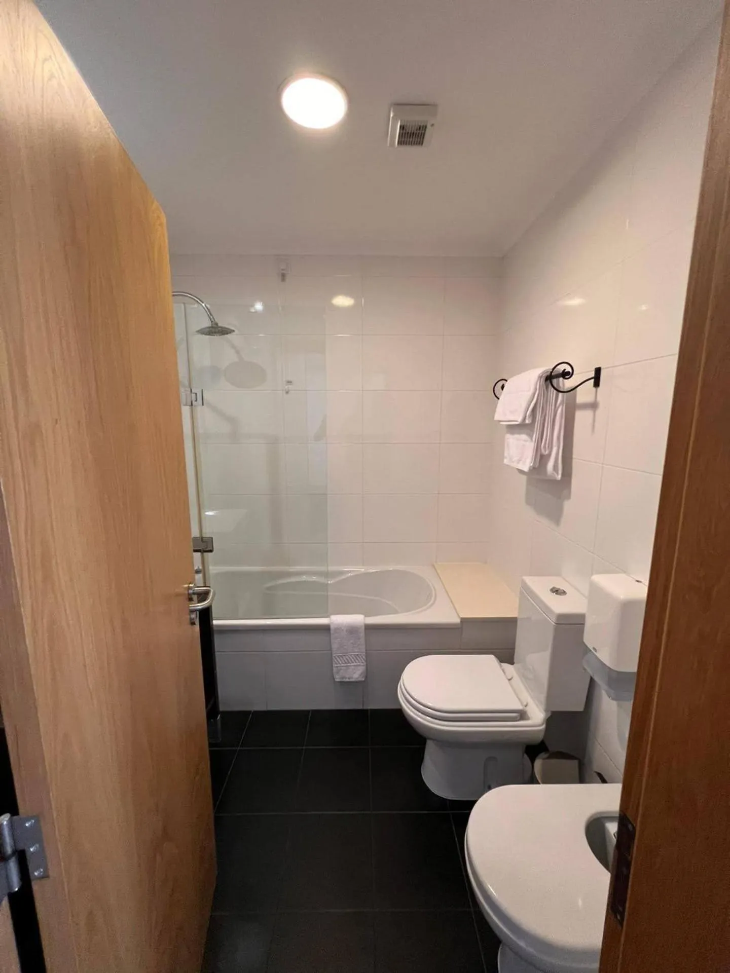 Toilet in Vale do Zêzere Hotel