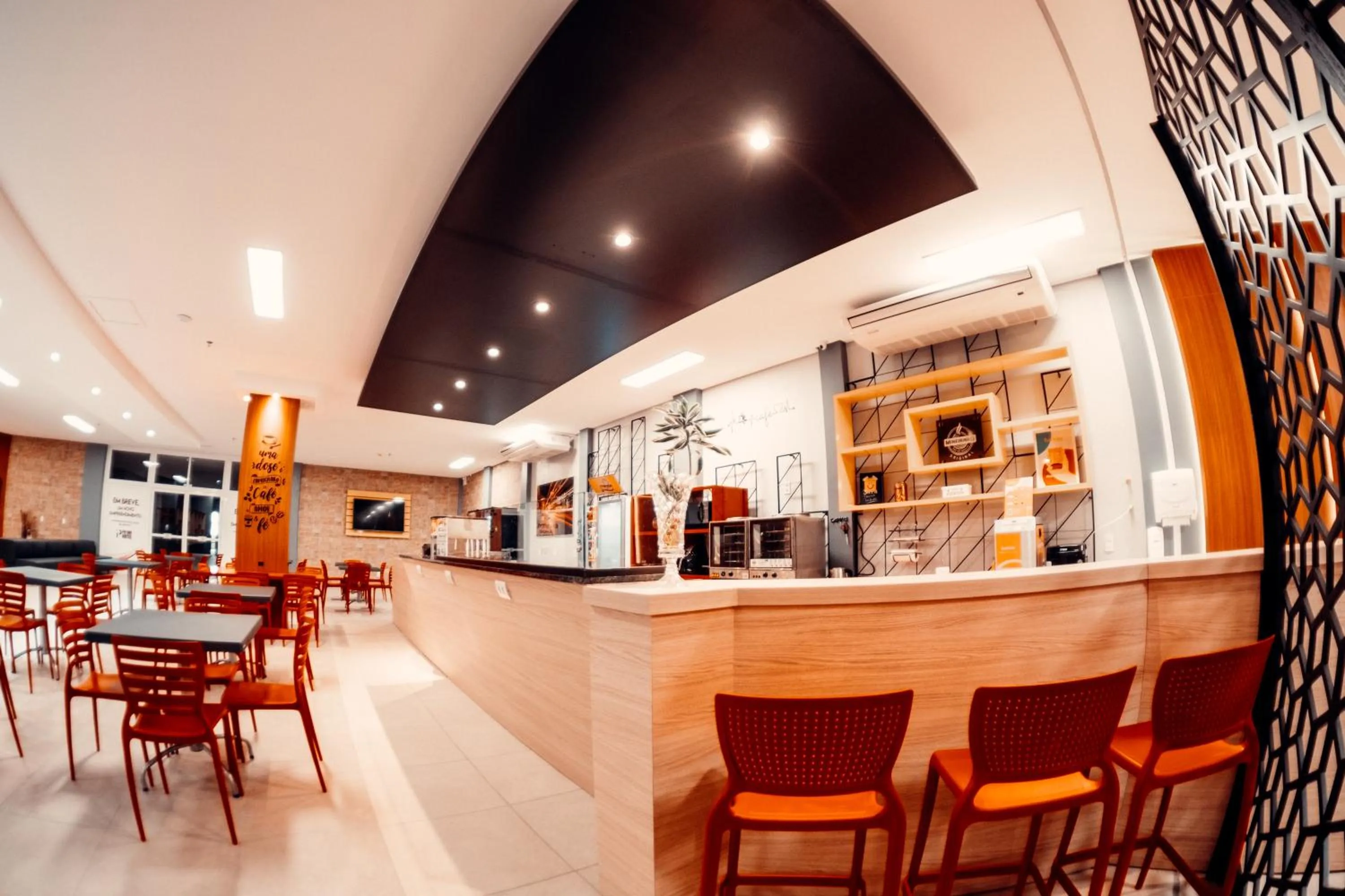 Restaurant/places to eat in P1 Hotel