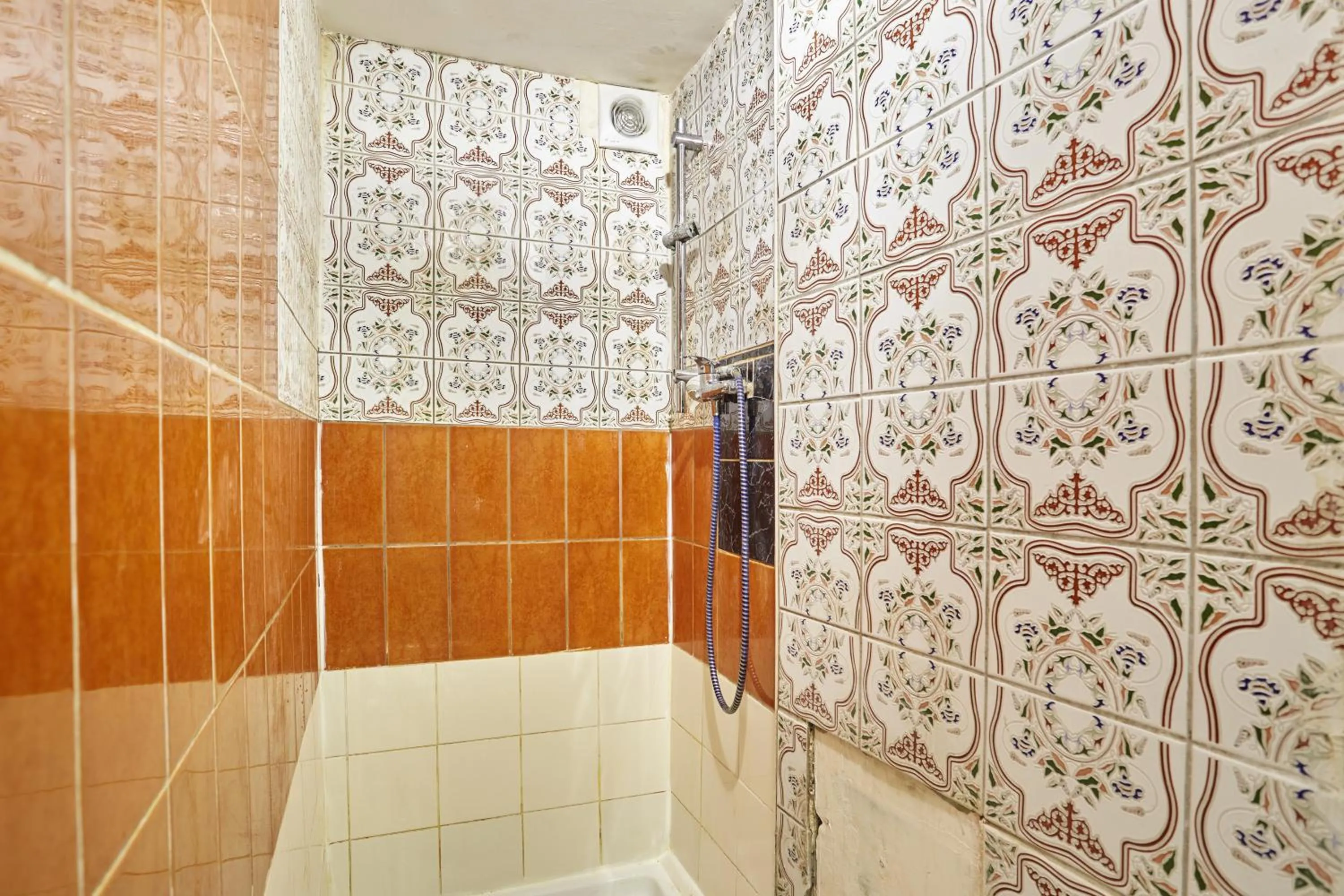 Shower in Le Petit Borda