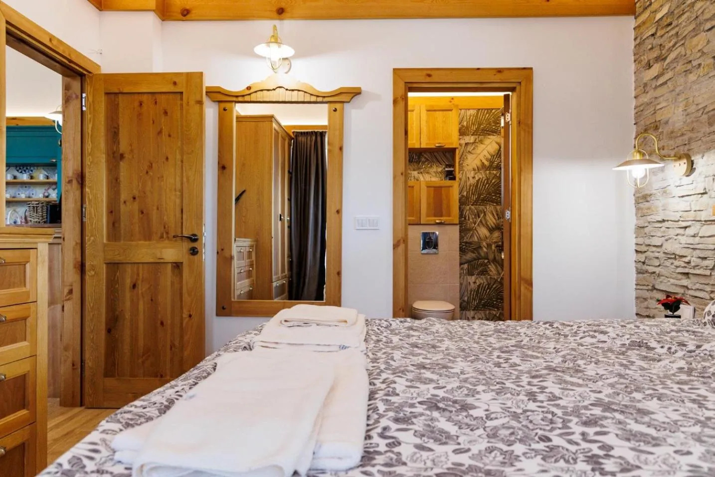 Photo of the whole room, Bed in Villa Letizia & Raphael w Sauna near Pirin Golf Resort