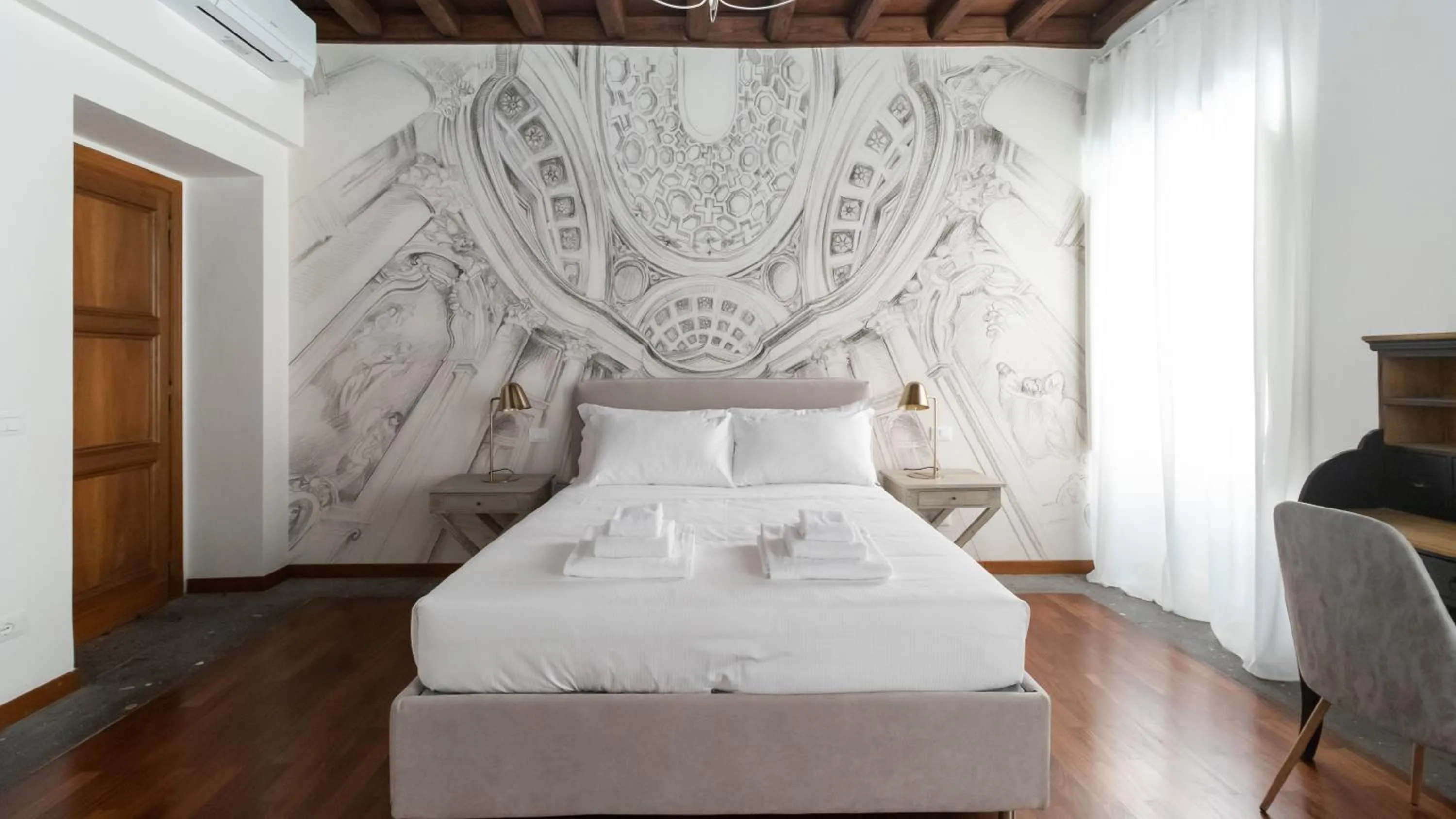 Bed in Italianway Collection - Barberini Elegantia Apartments Roma