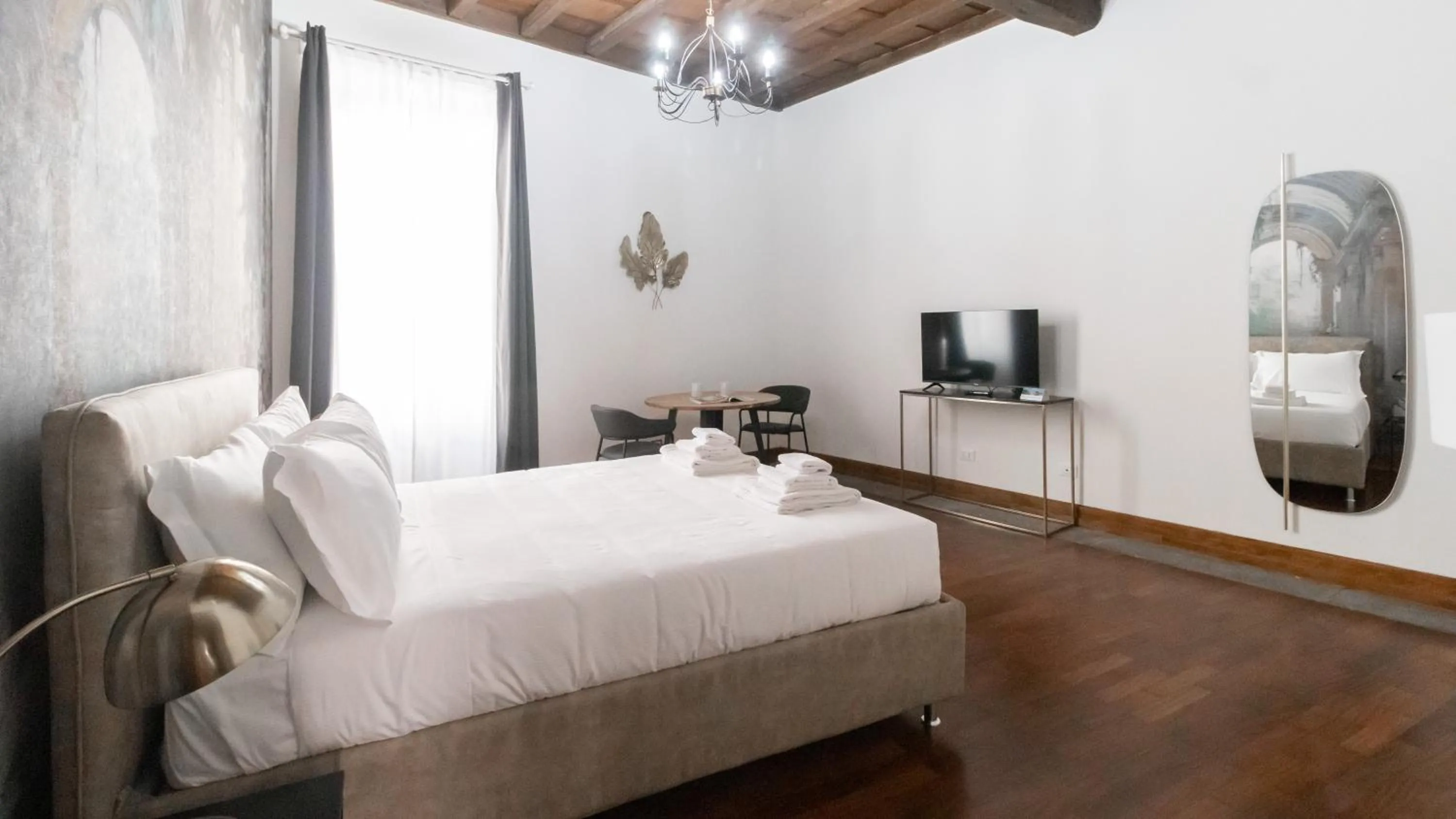 Bed in Italianway Collection - Barberini Elegantia Apartments Roma