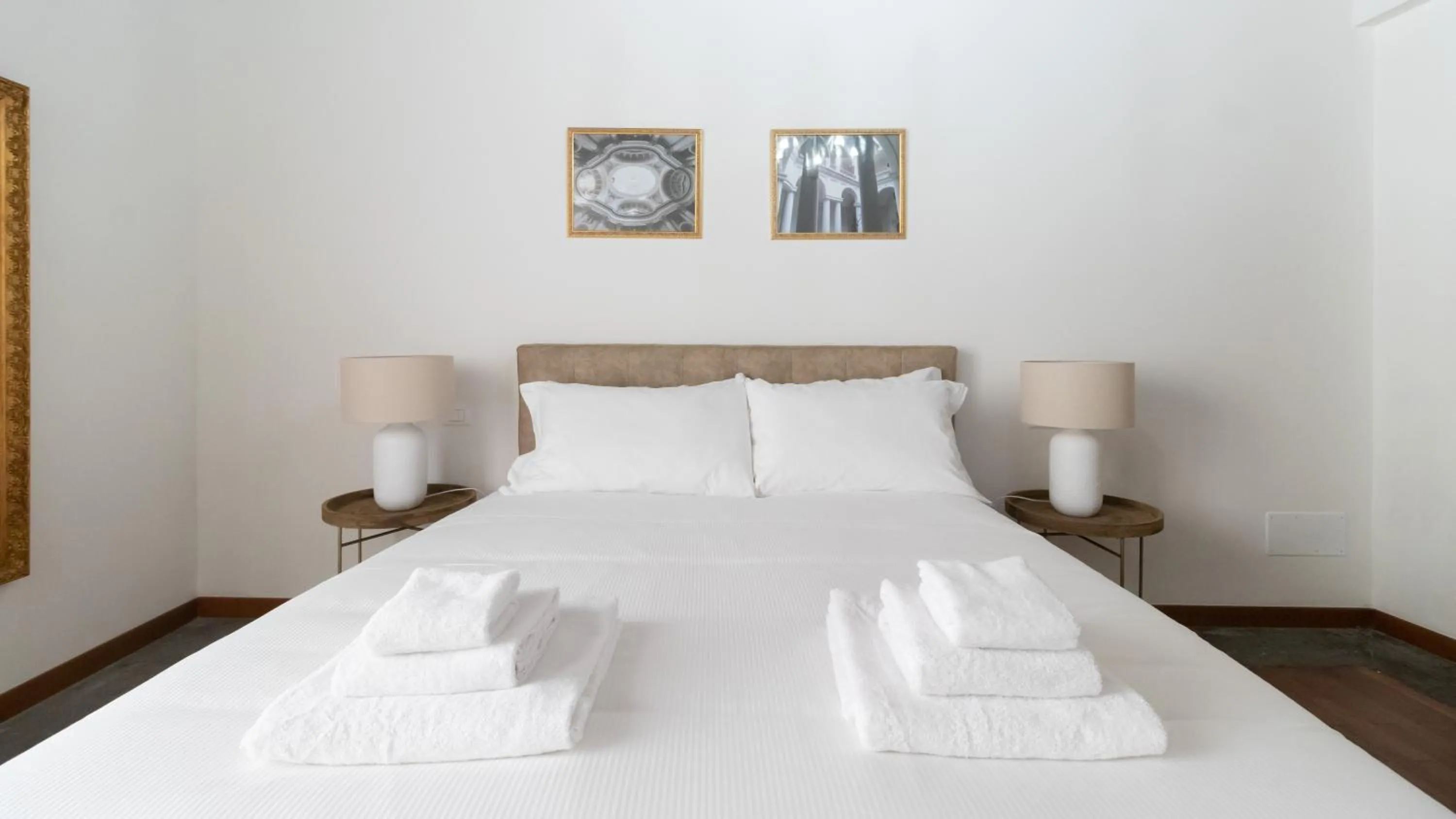 Bed in Italianway Collection - Barberini Elegantia Apartments Roma