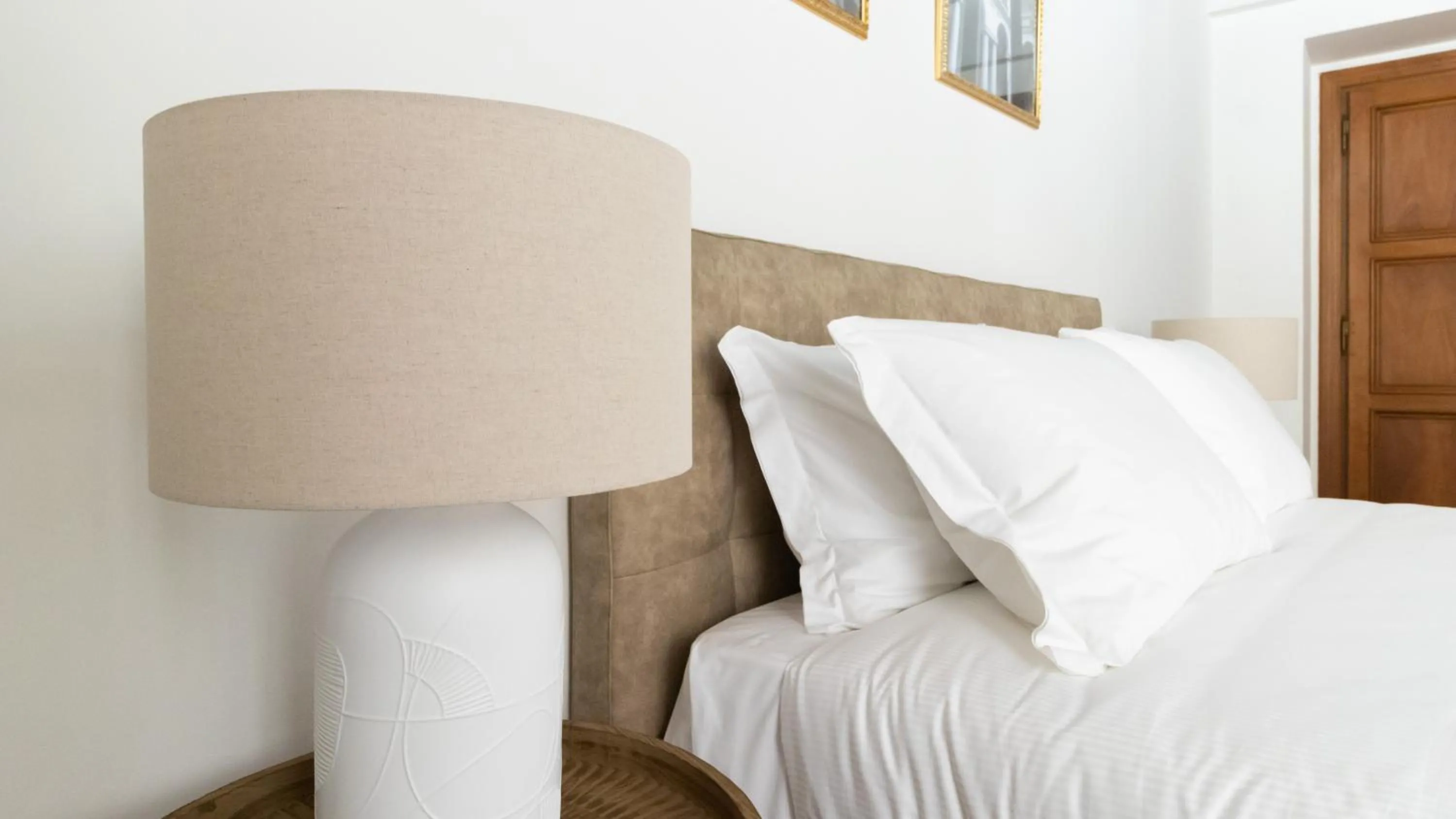 Bed in Italianway Collection - Barberini Elegantia Apartments Roma