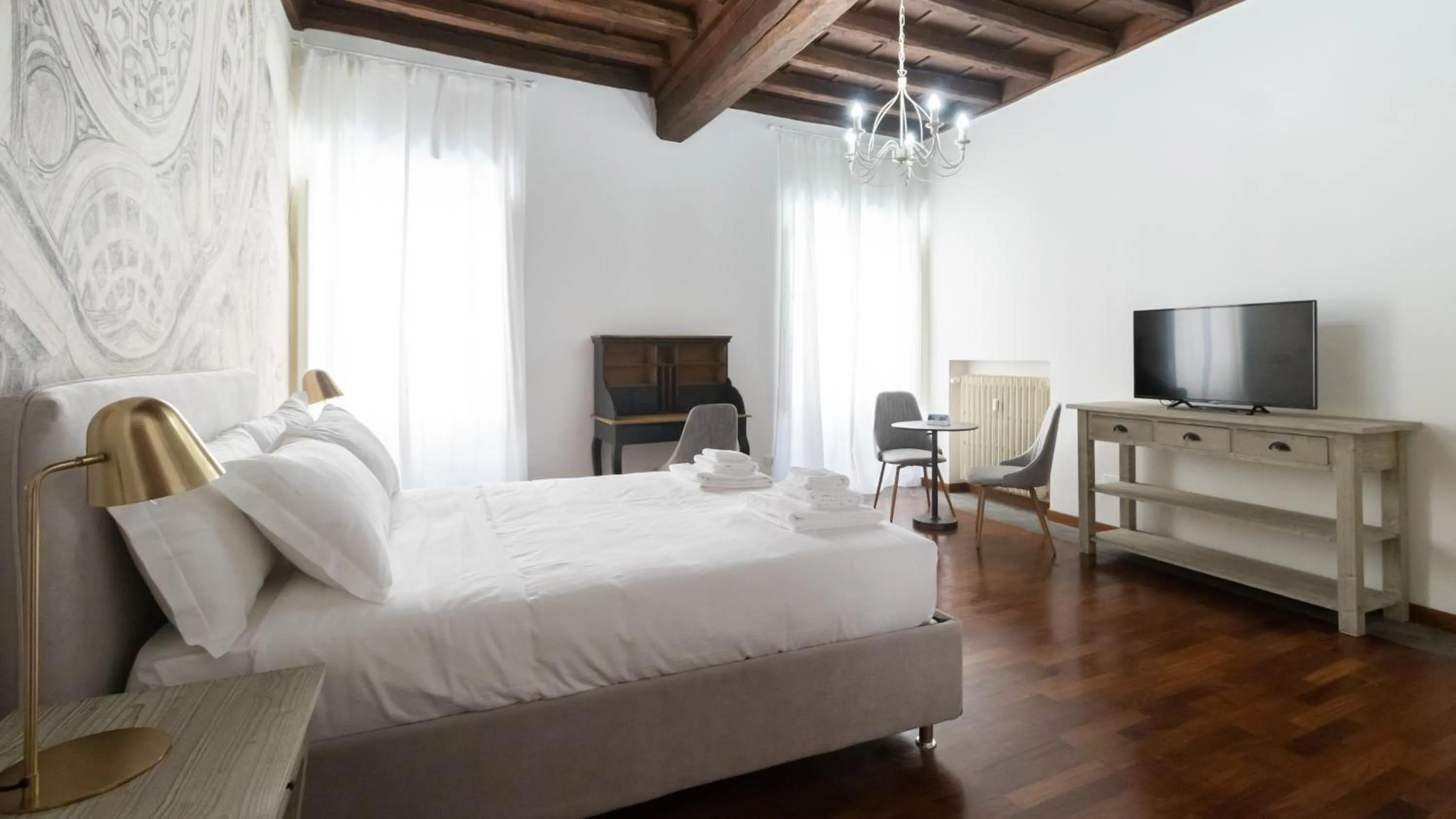Bed in Italianway Collection - Barberini Elegantia Apartments Roma