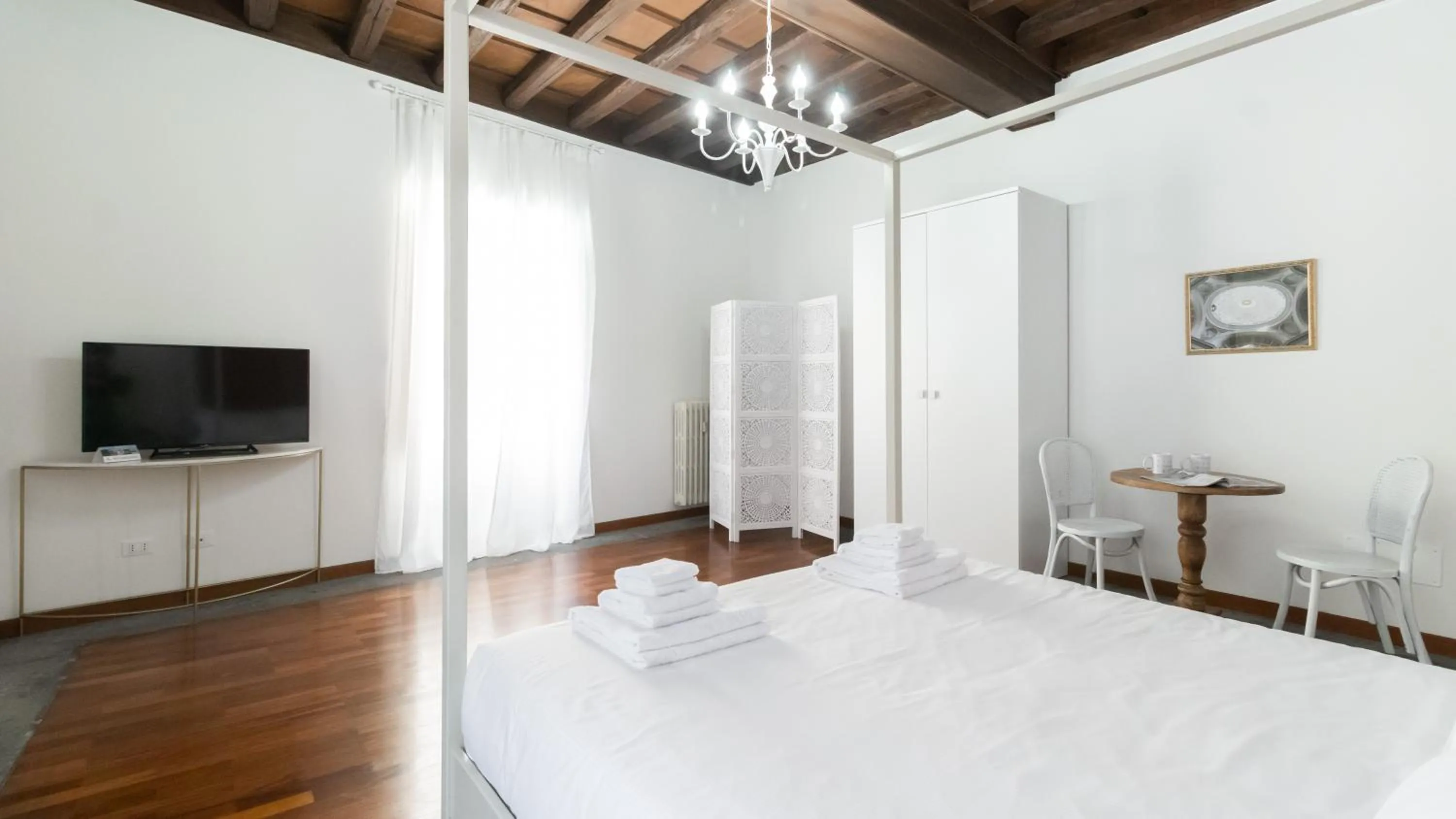 Bed in Italianway Collection - Barberini Elegantia Apartments Roma
