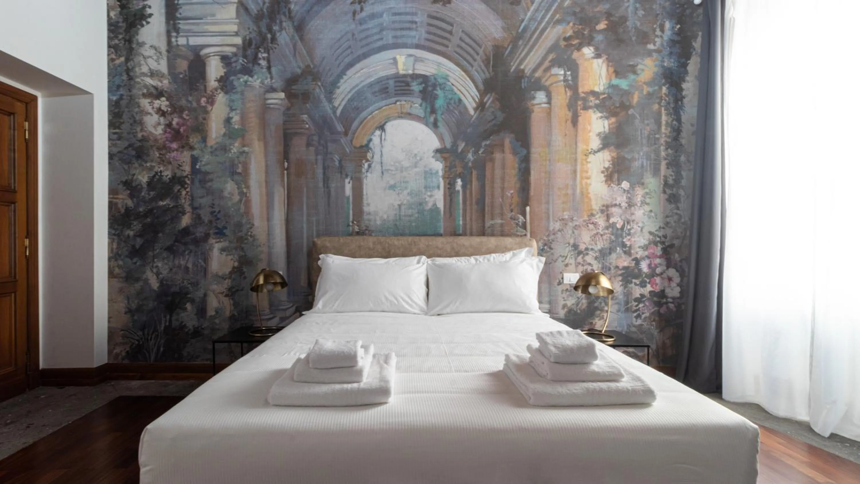 Bed in Italianway Collection - Barberini Elegantia Apartments Roma