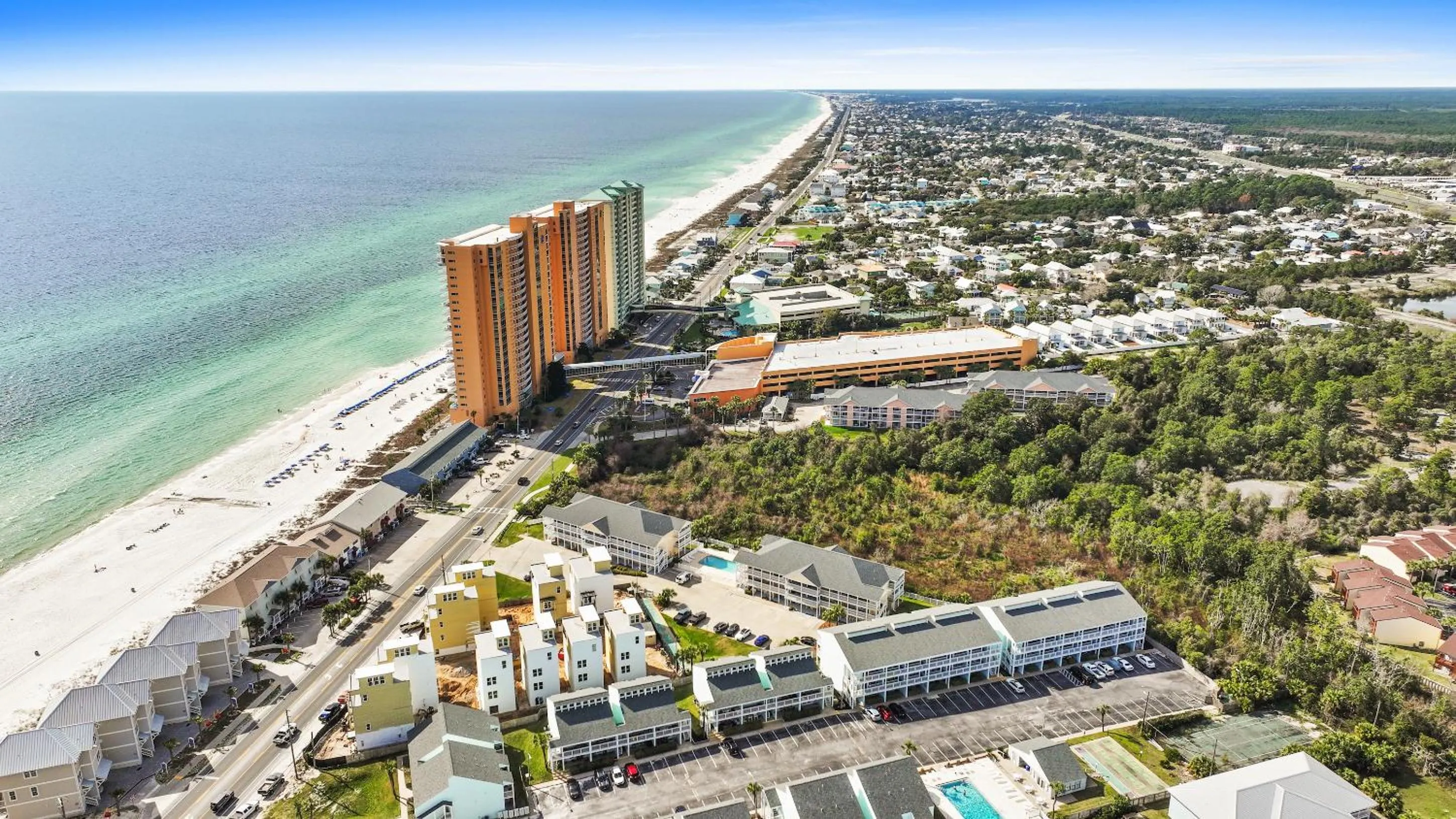 Property building in Peachtree Place Condominiums by Panhandle Getaways