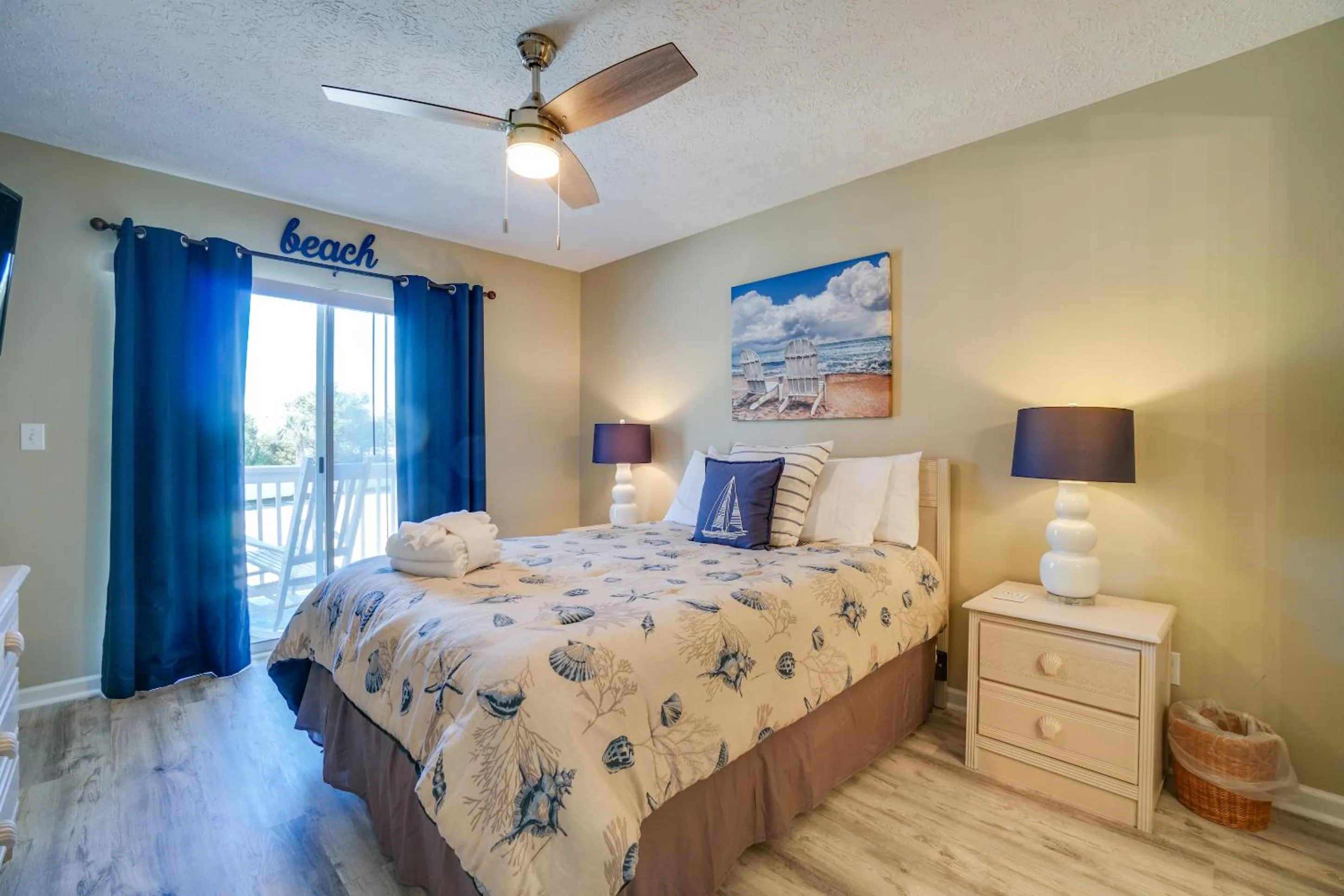 Bed in Peachtree Place Condominiums by Panhandle Getaways