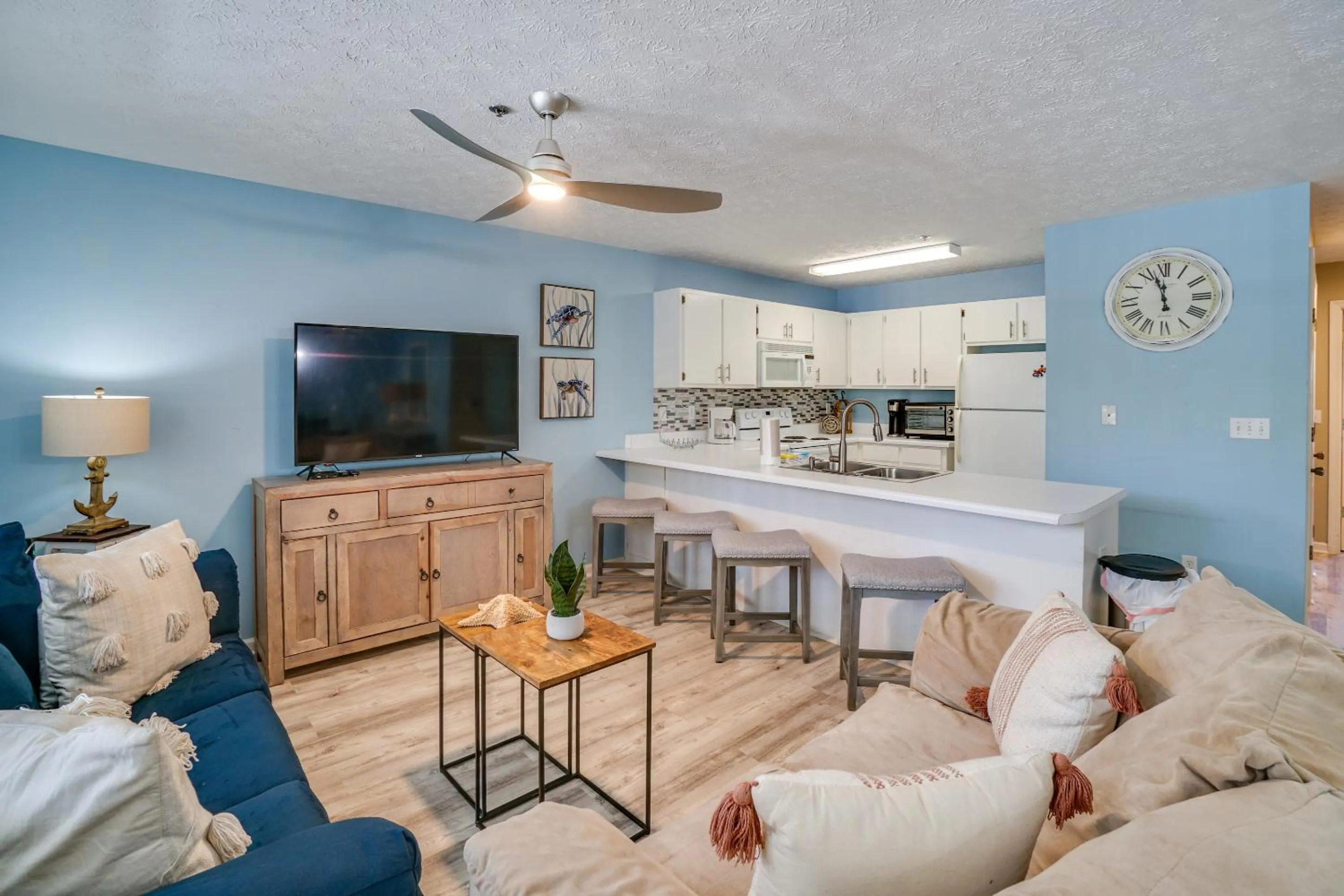 TV and multimedia in Peachtree Place Condominiums by Panhandle Getaways