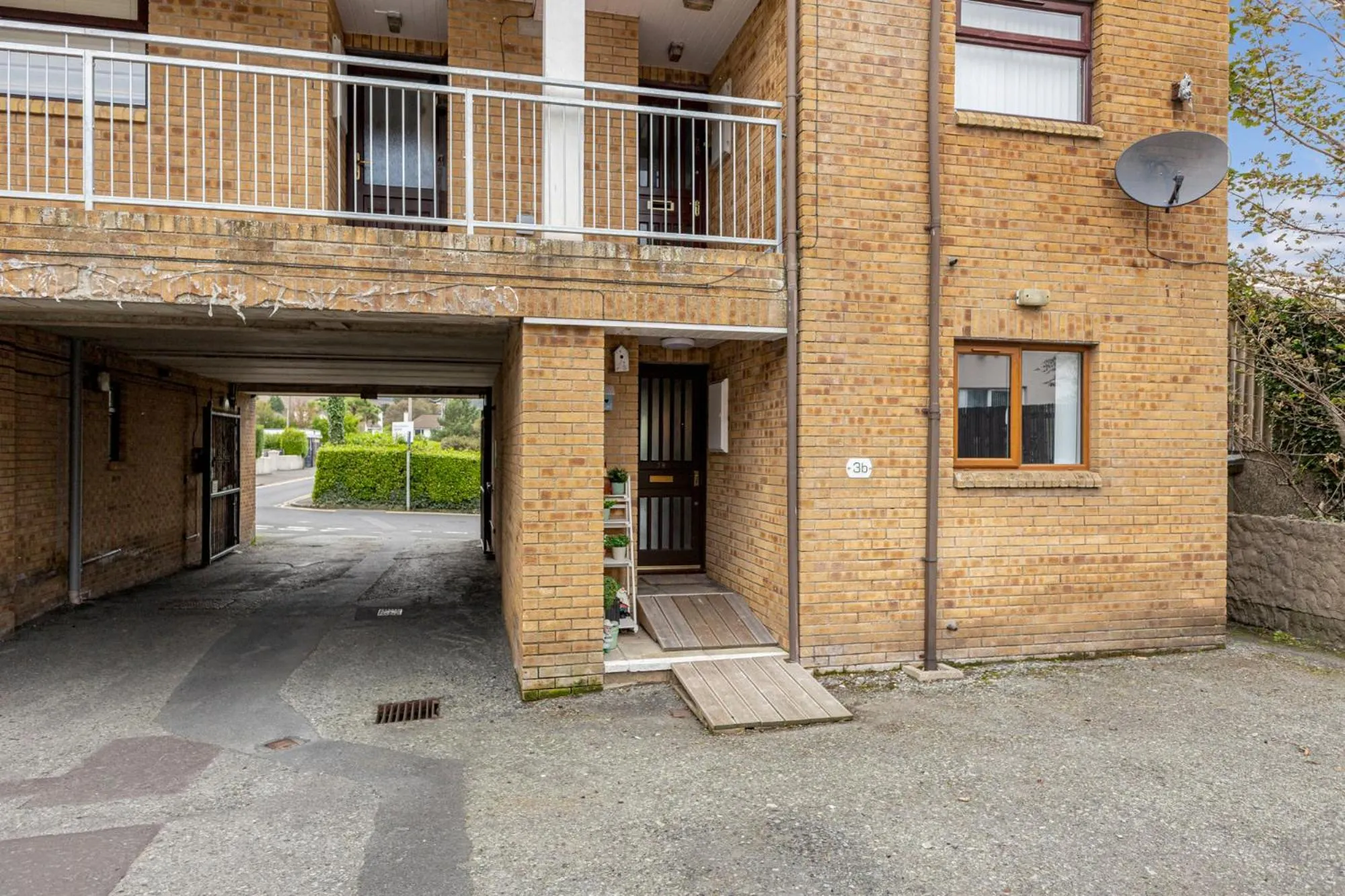 Property building in Central Apartment 3B