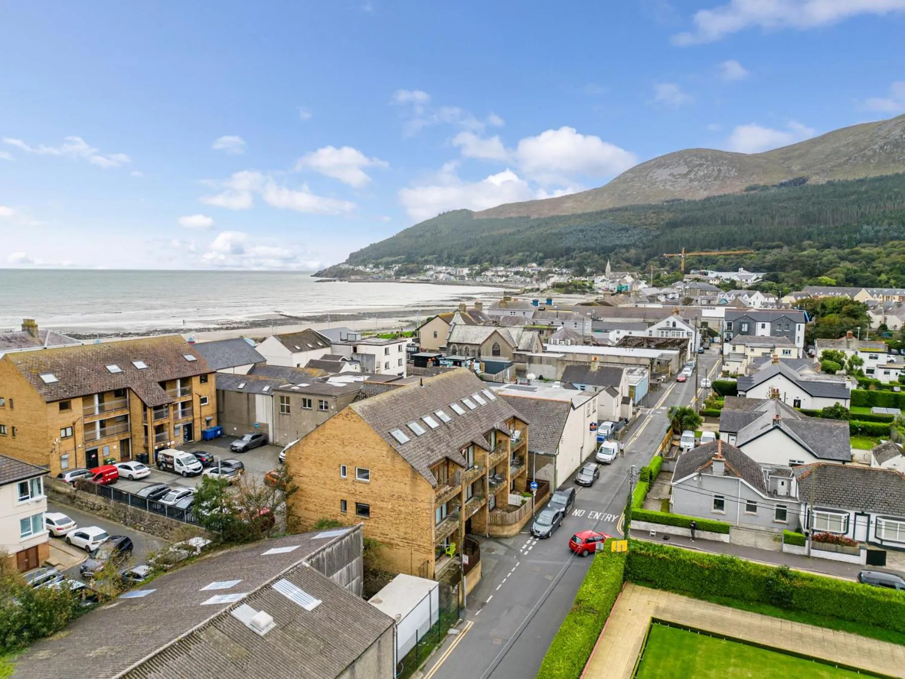 Property building in Central Apartment 3B