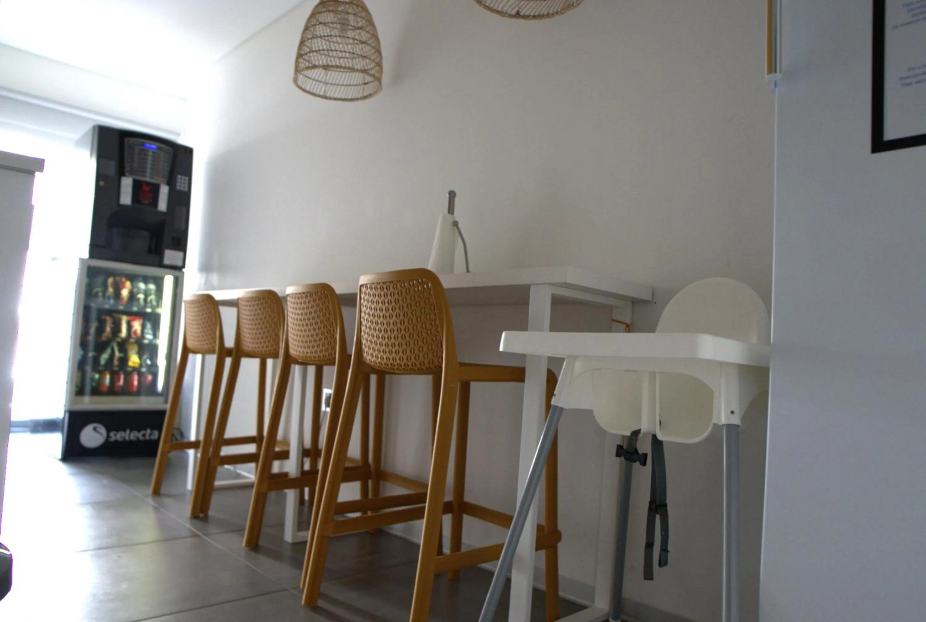 Communal kitchen in Avenue 41 Guest House