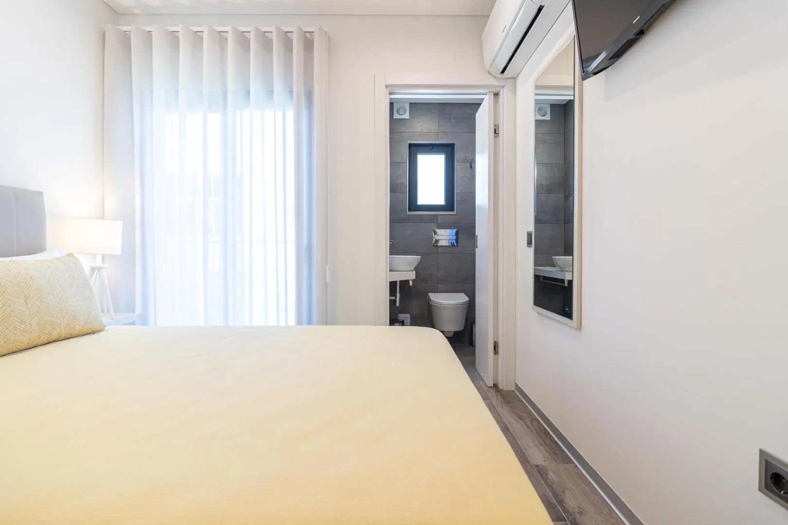 Bedroom, Bed in Avenue 41 Guest House