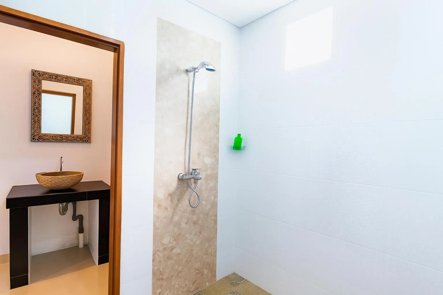 Shower in Dede Cottage Ubud