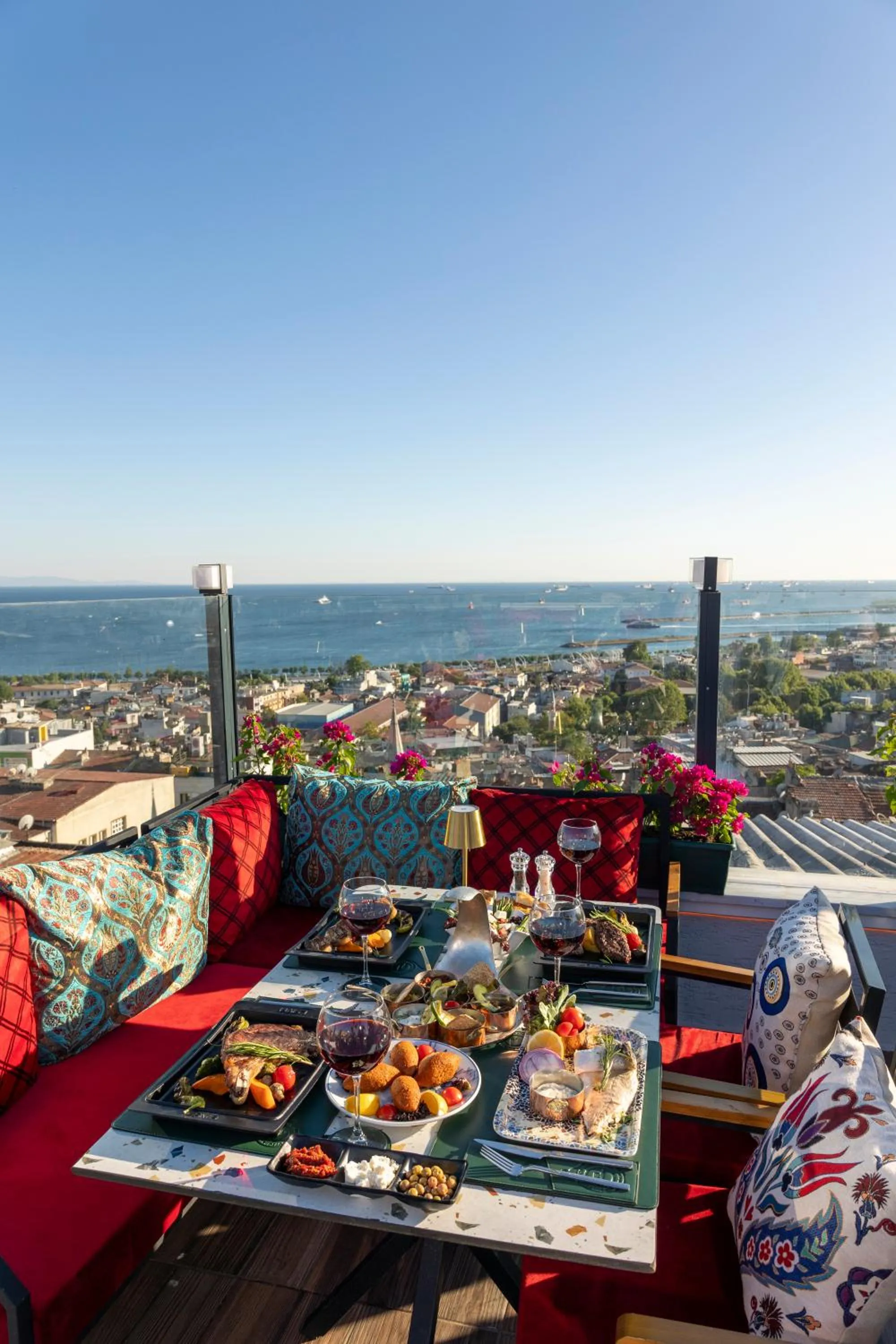 Restaurant/places to eat in Olimpic Hotel