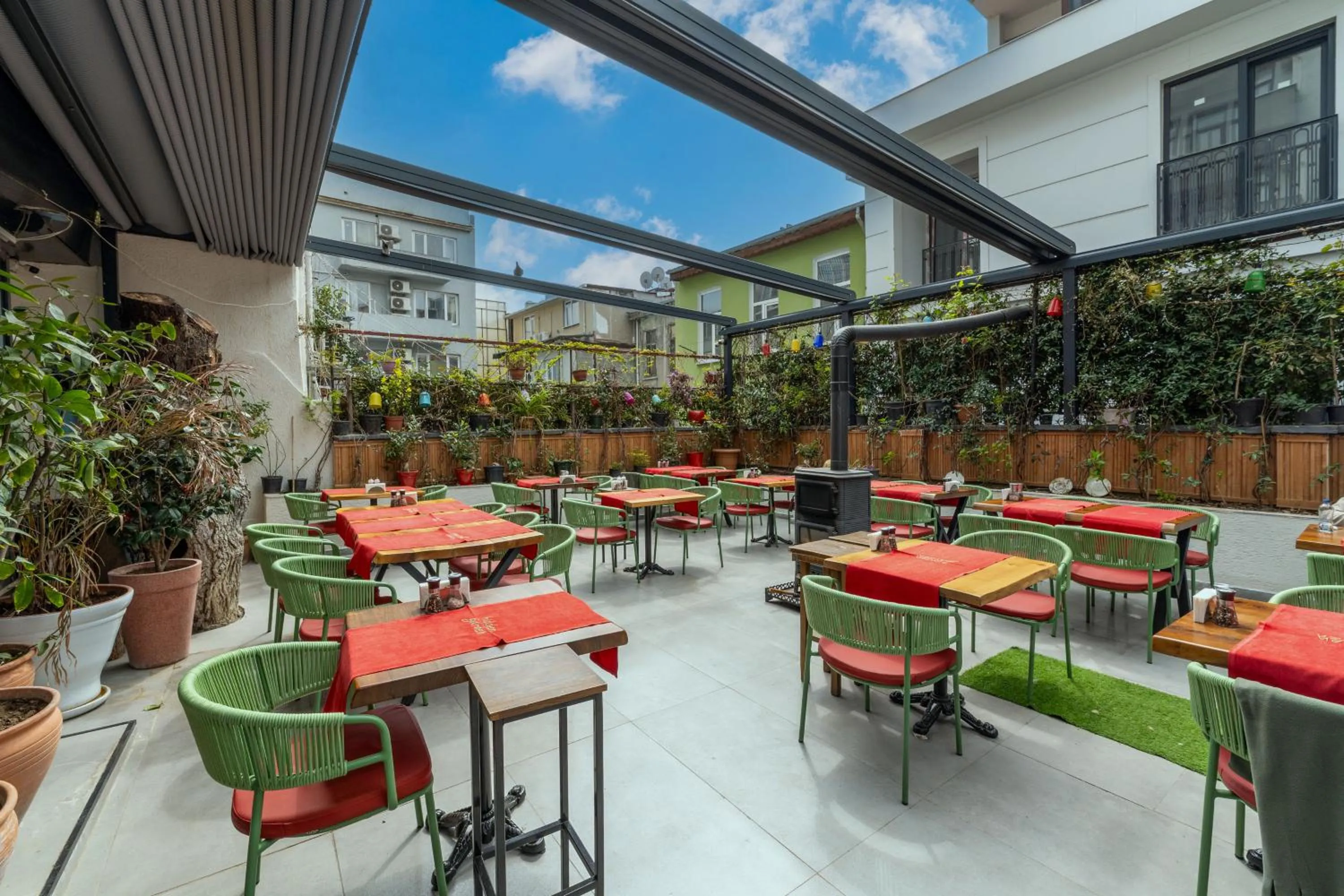 Restaurant/places to eat in Olimpic Hotel