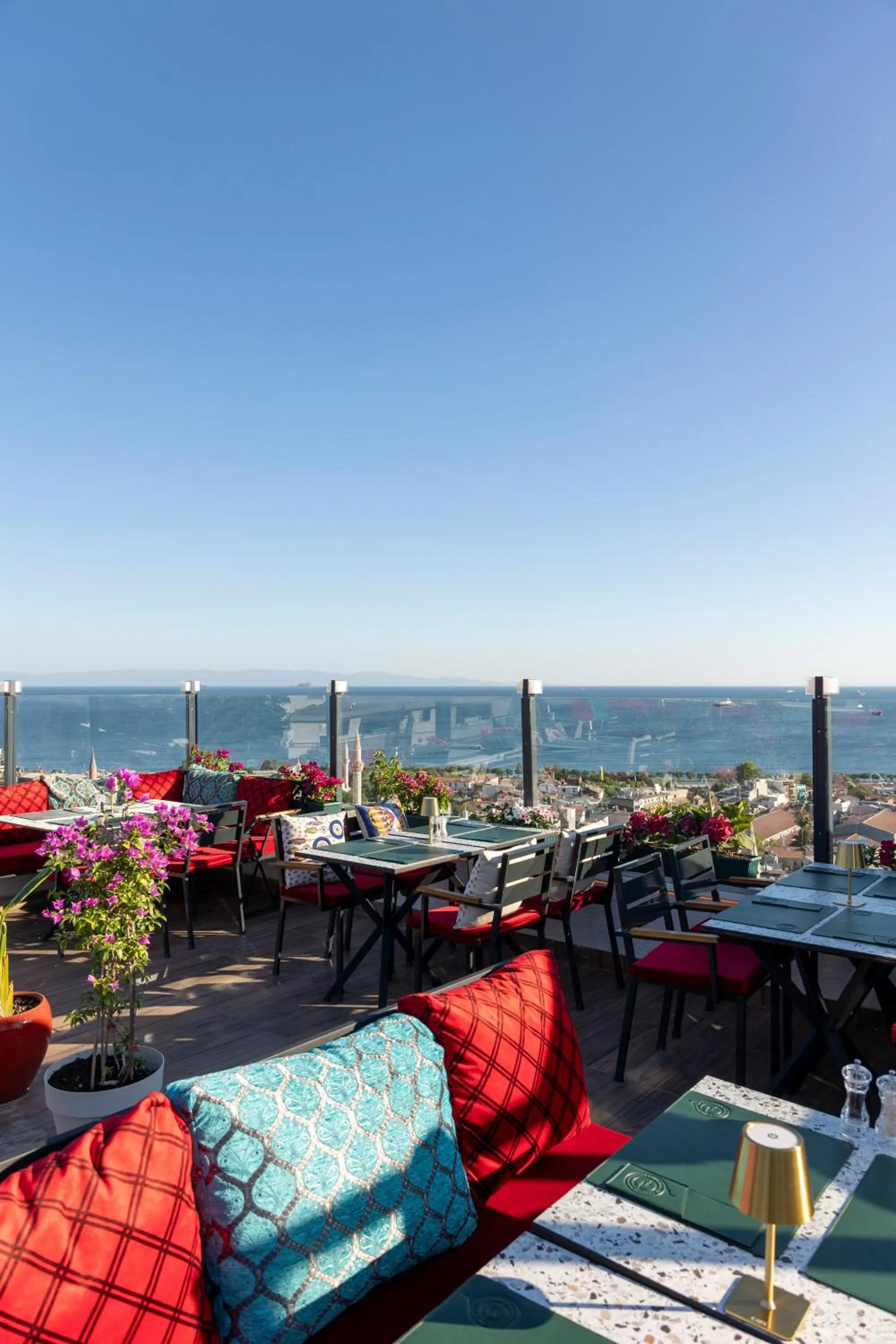 Restaurant/places to eat in Olimpic Hotel