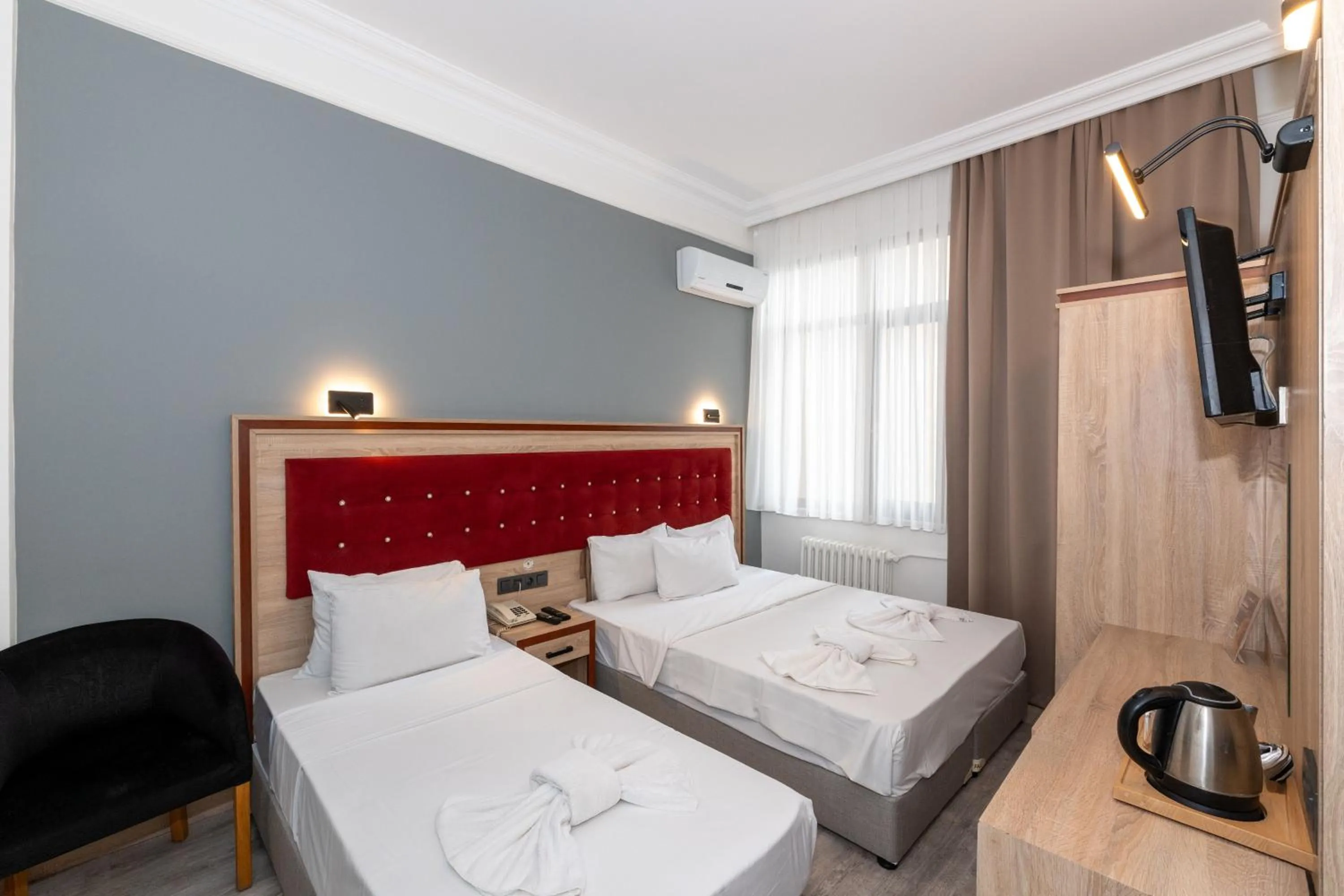 Coffee/tea facilities, Bed in Olimpic Hotel