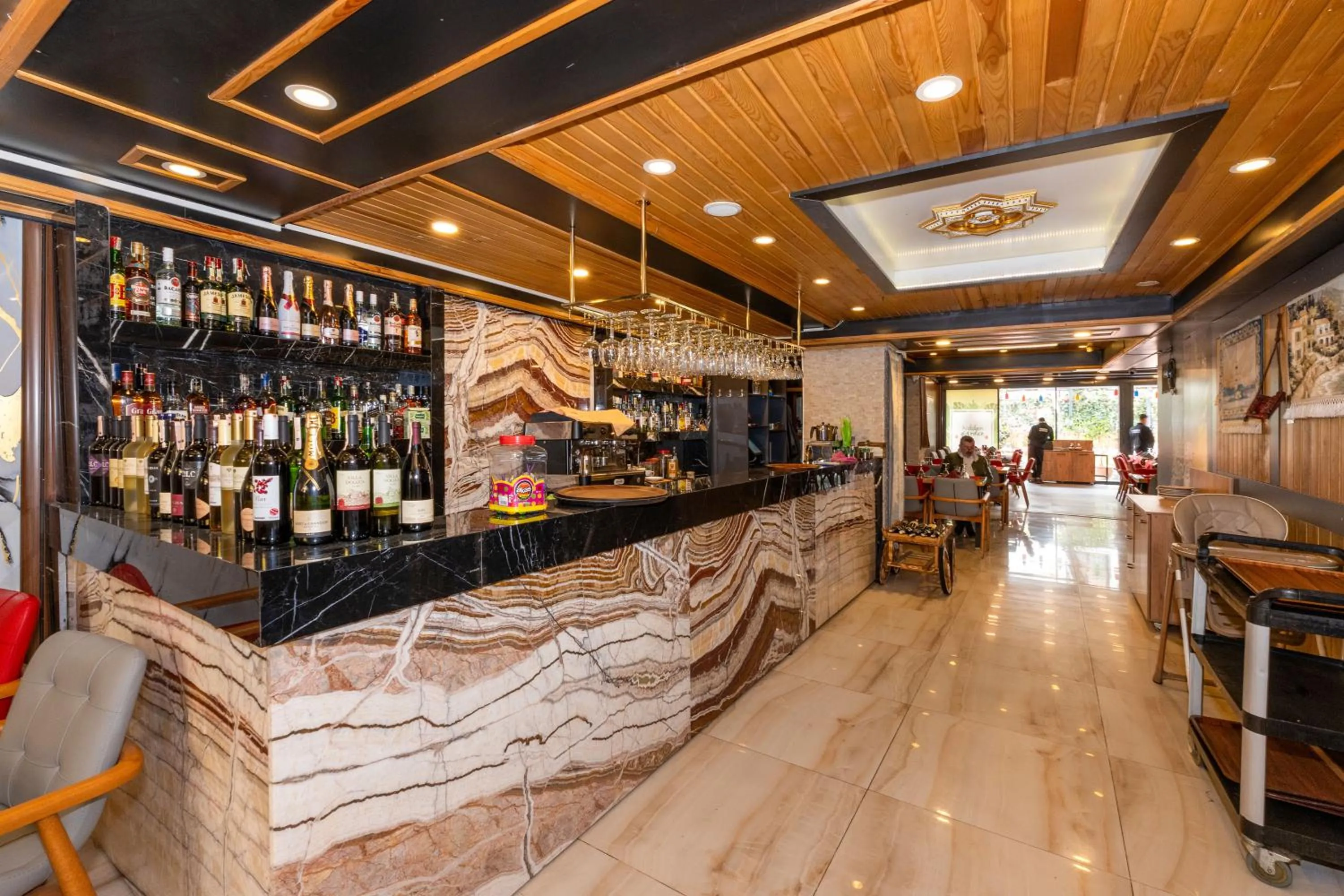 Restaurant/places to eat in Olimpic Hotel