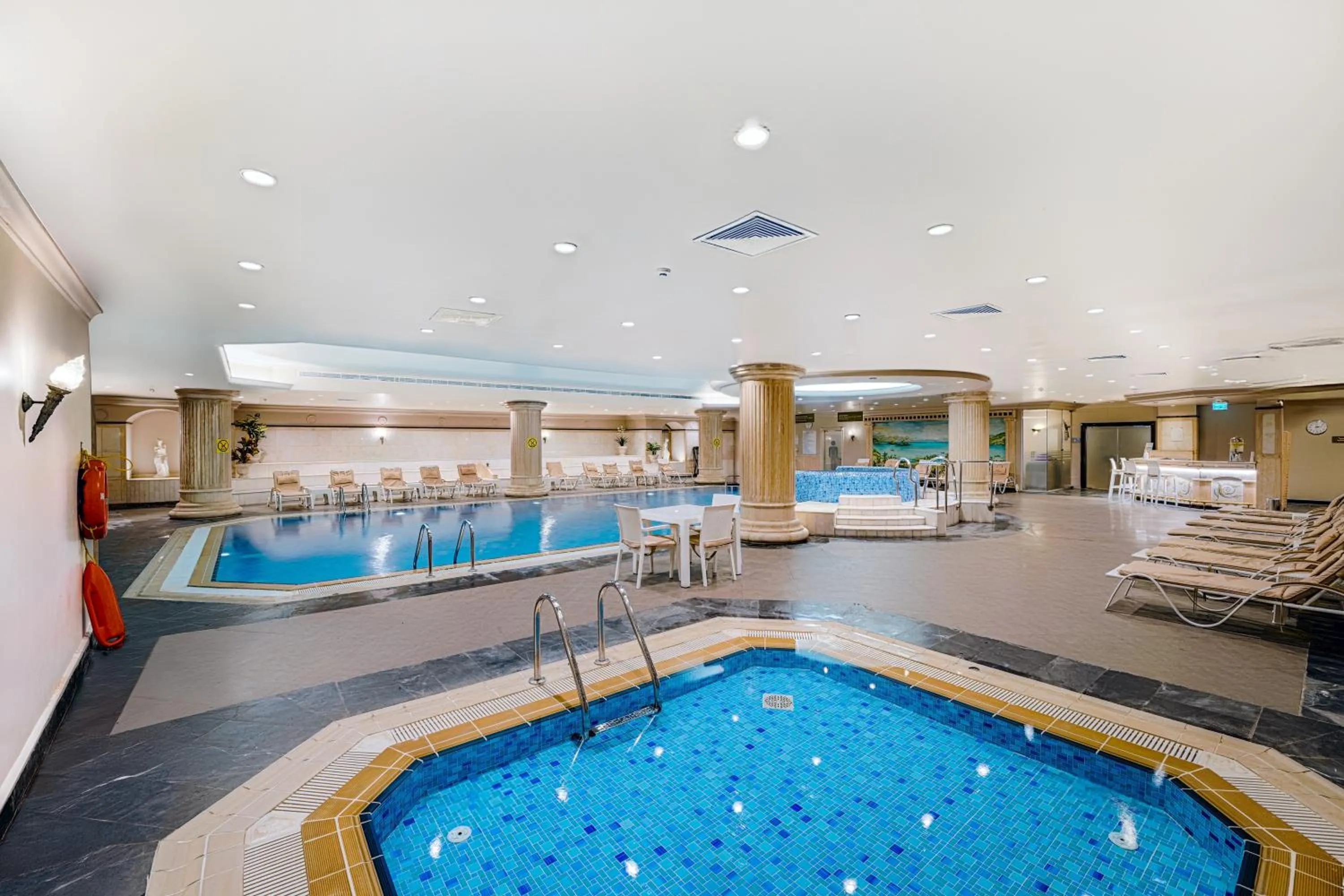 Pool view in Eresin Hotels Topkapı