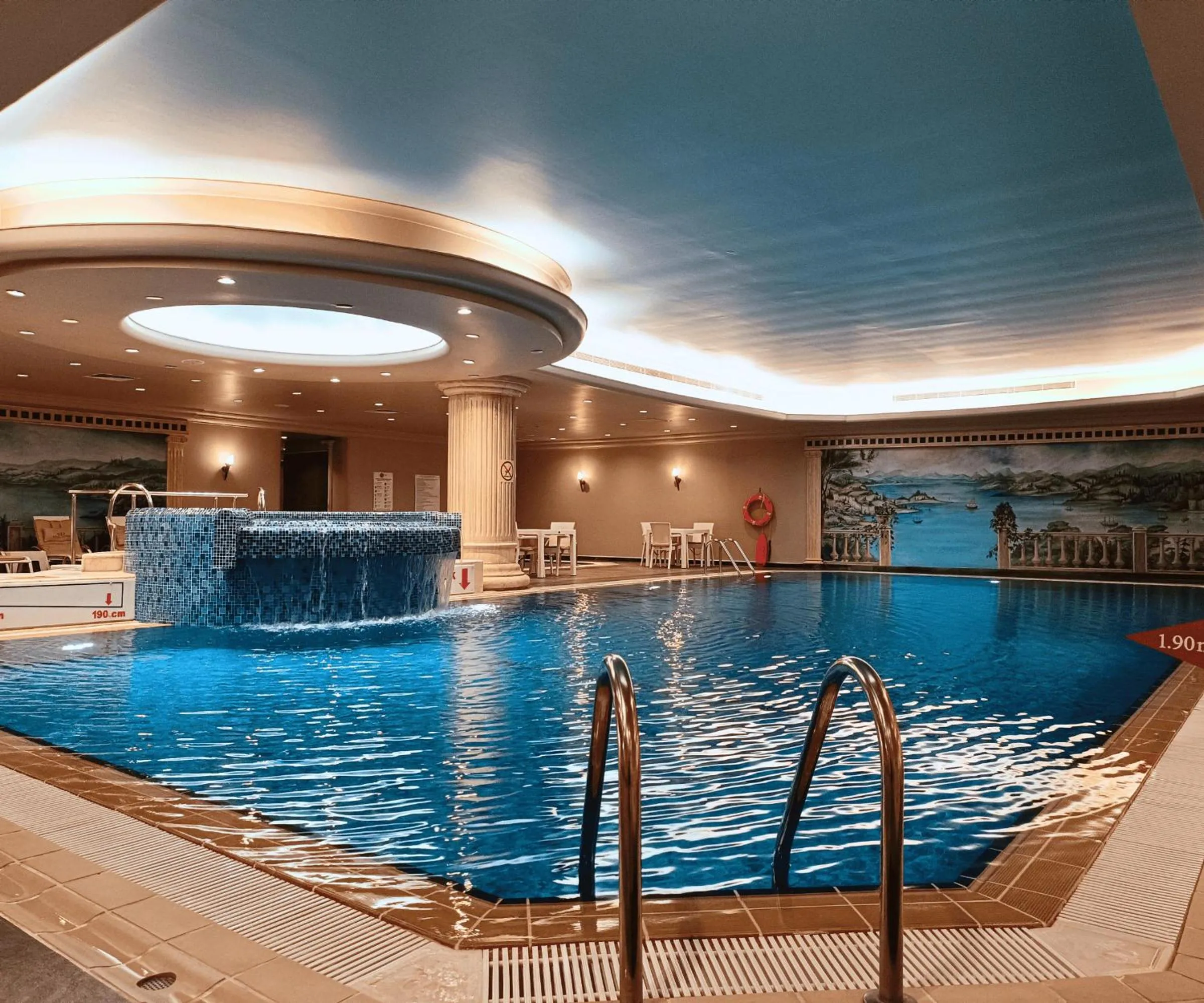 Swimming pool in Eresin Hotels Topkapı