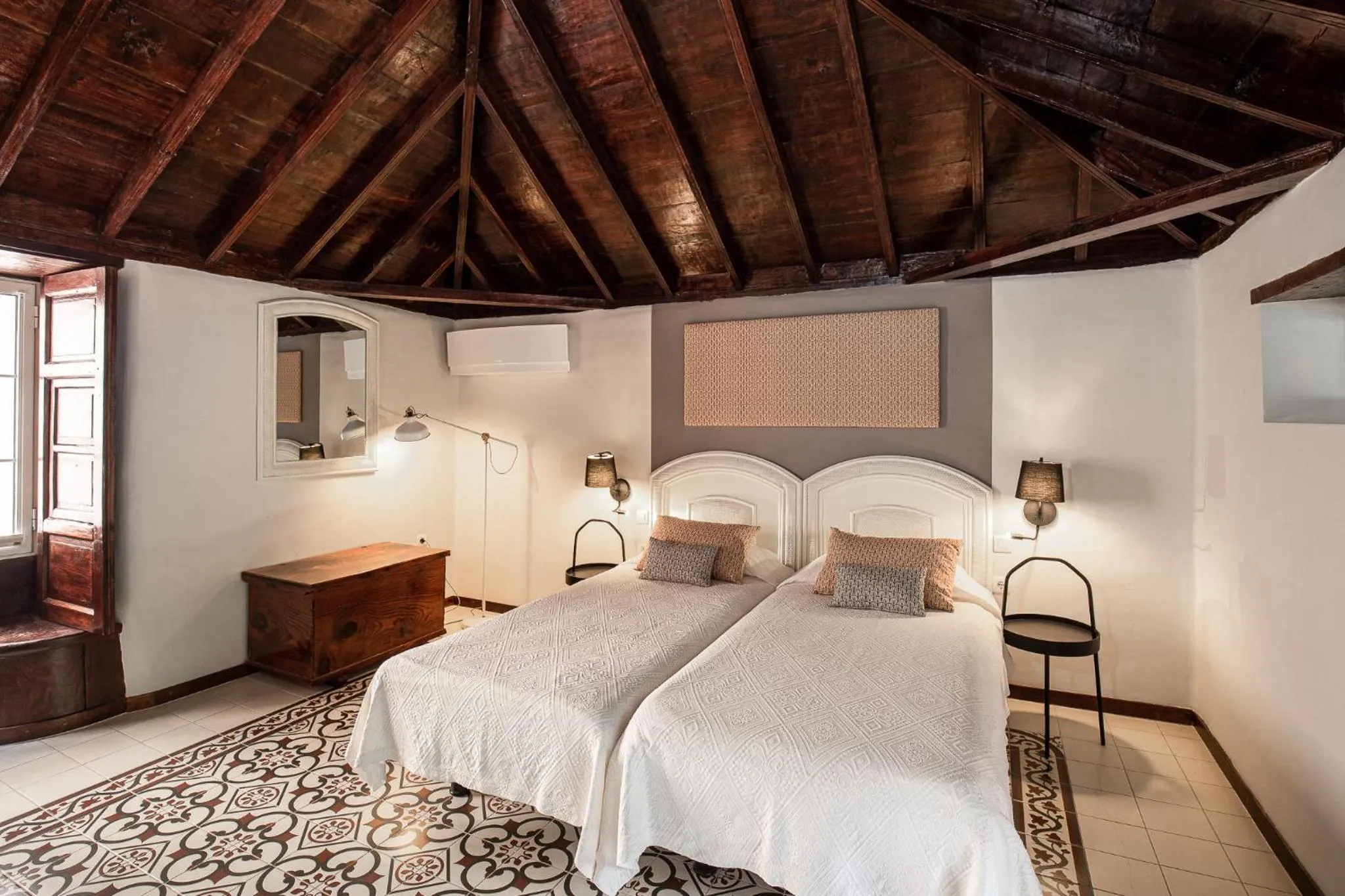 Photo of the whole room, Bed in Hotel San Telmo