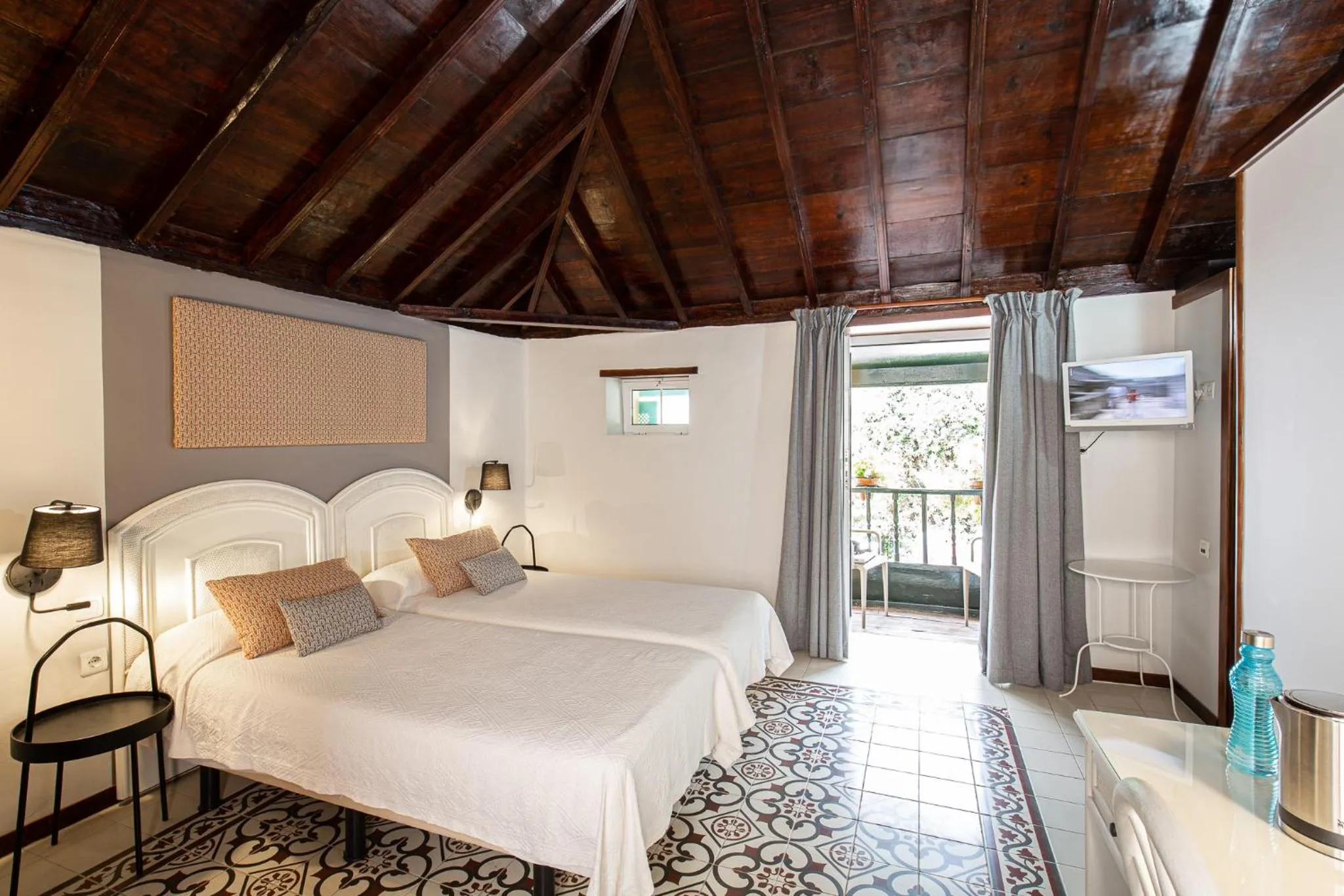 Photo of the whole room, Bed in Hotel San Telmo