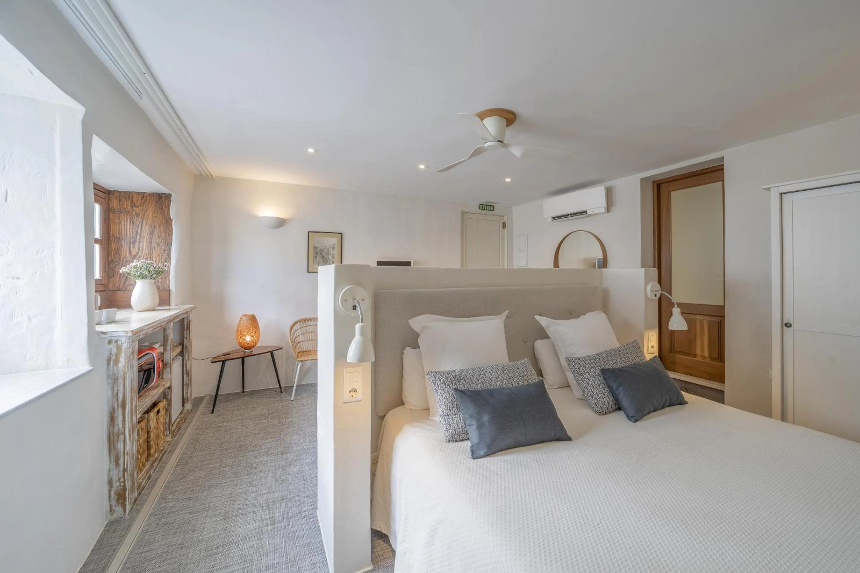 Photo of the whole room, Bed in Hotel San Telmo