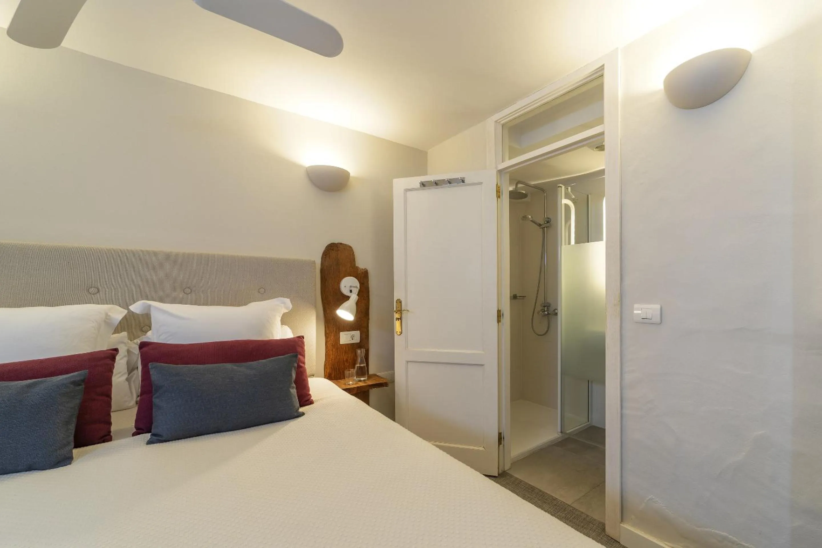 Photo of the whole room, Bed in Hotel San Telmo