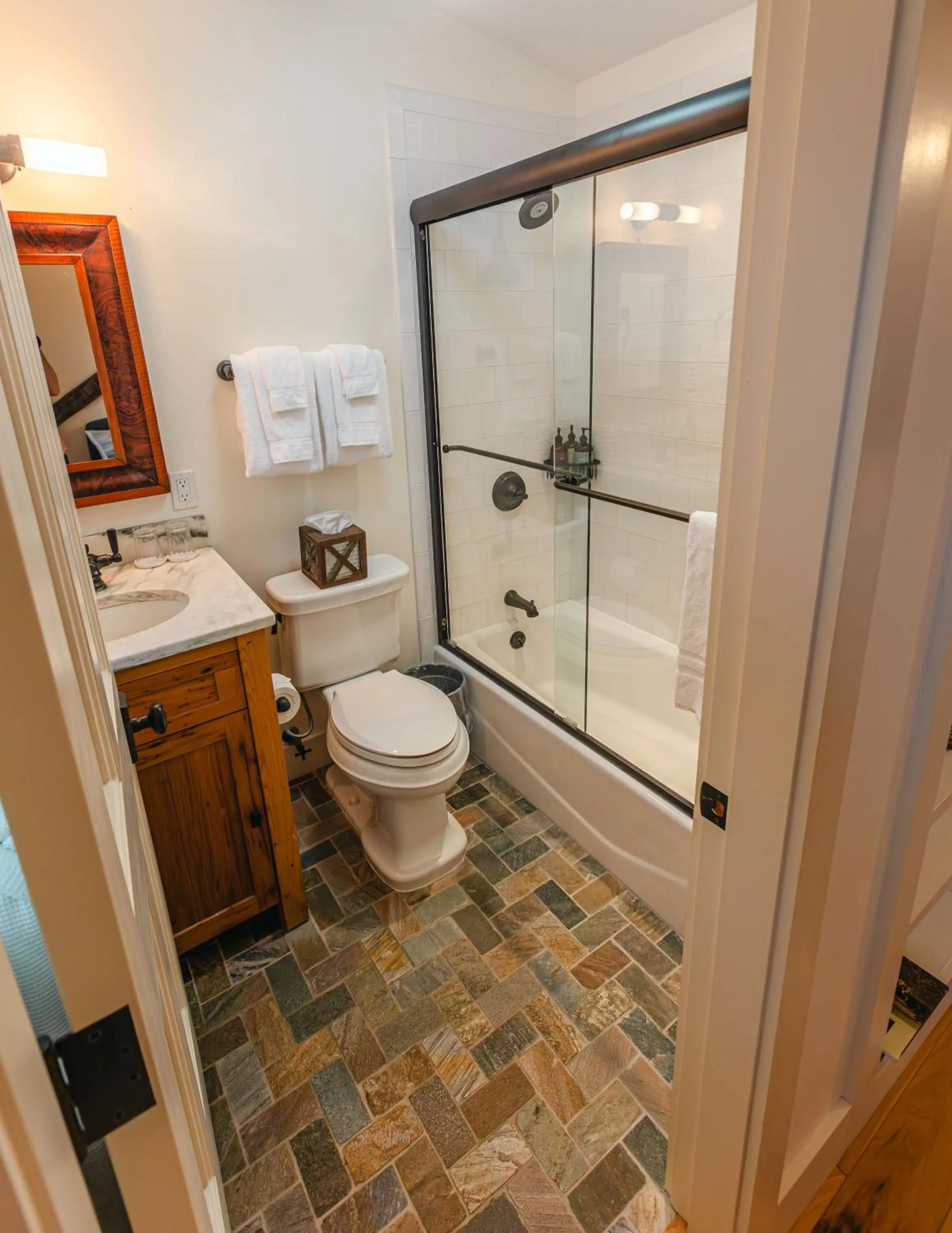 Hill Farm Inn - Manchester