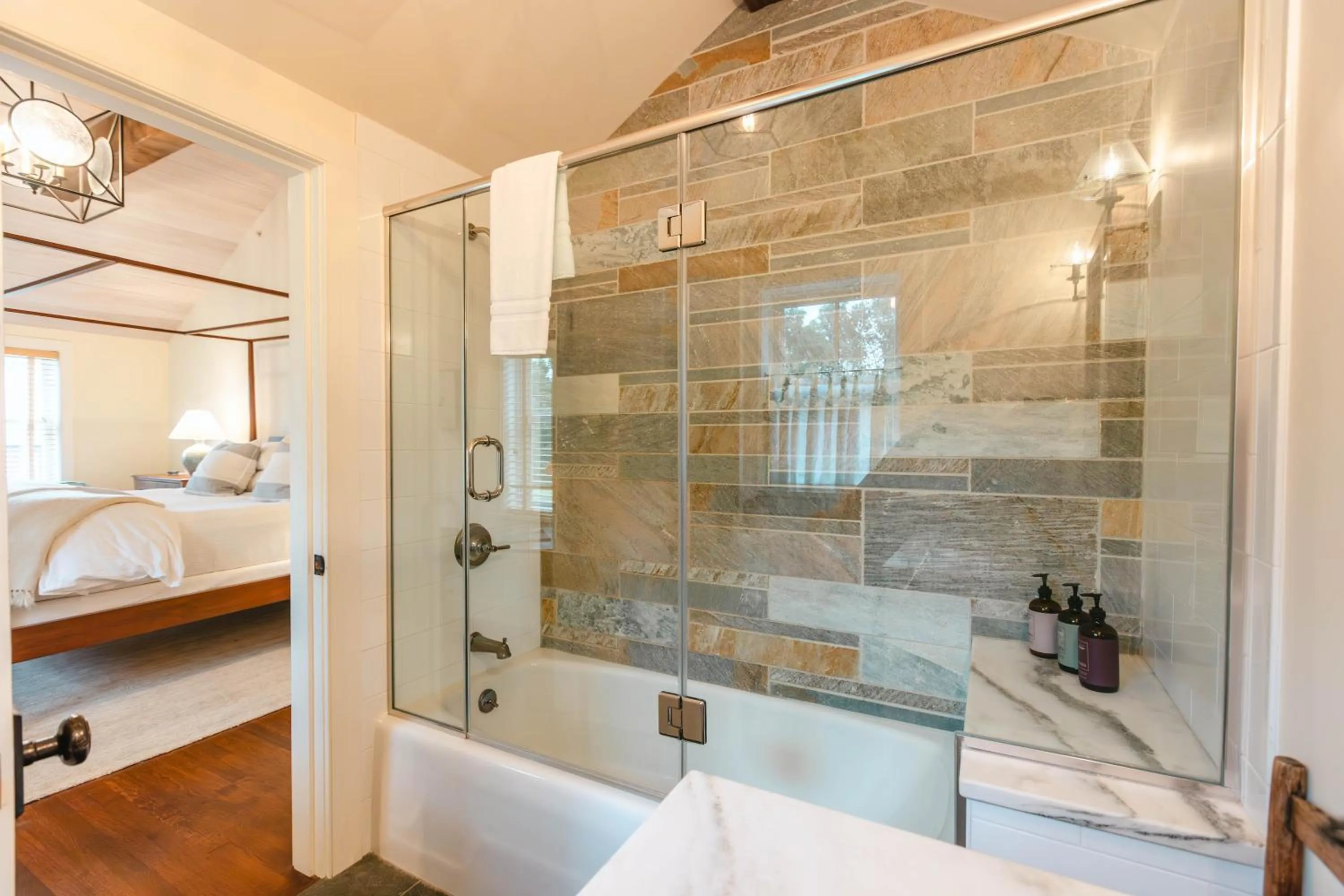 Hill Farm Inn - Manchester