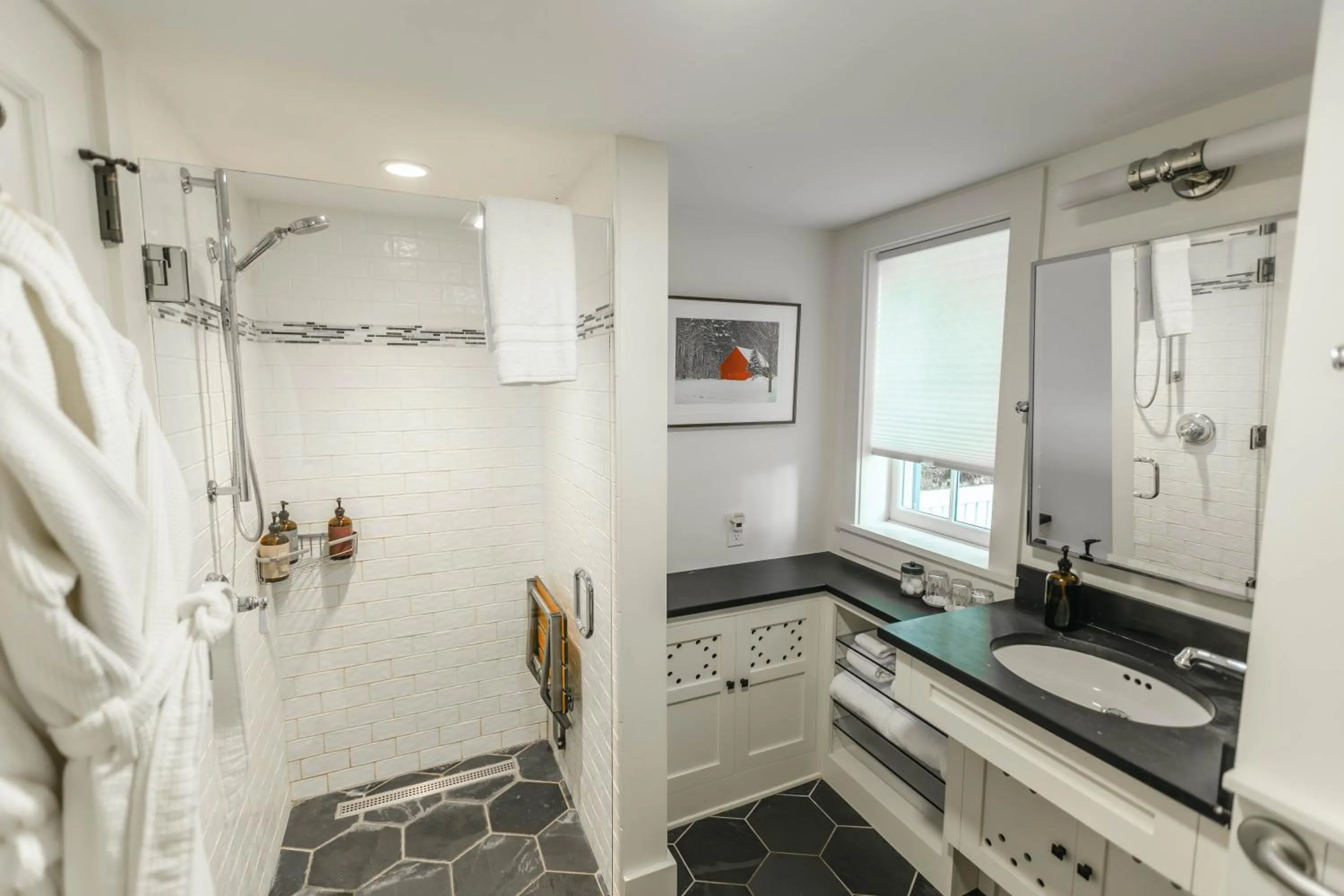 Bathroom in Hill Farm Inn - Manchester